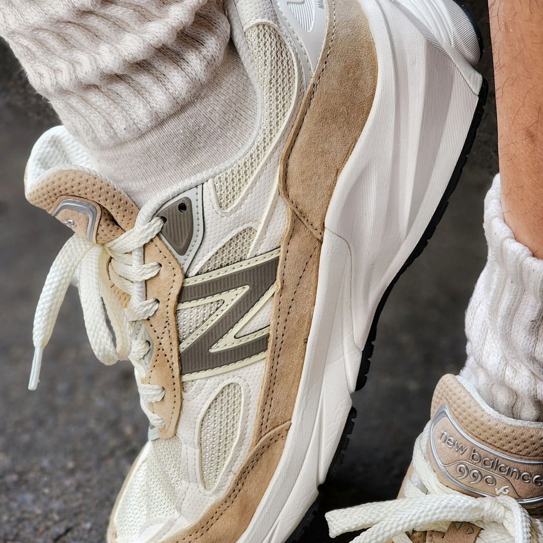 New Balance x Aime Leon Dore 990v6 Made in USA Tan 착용 스타일 - 3
