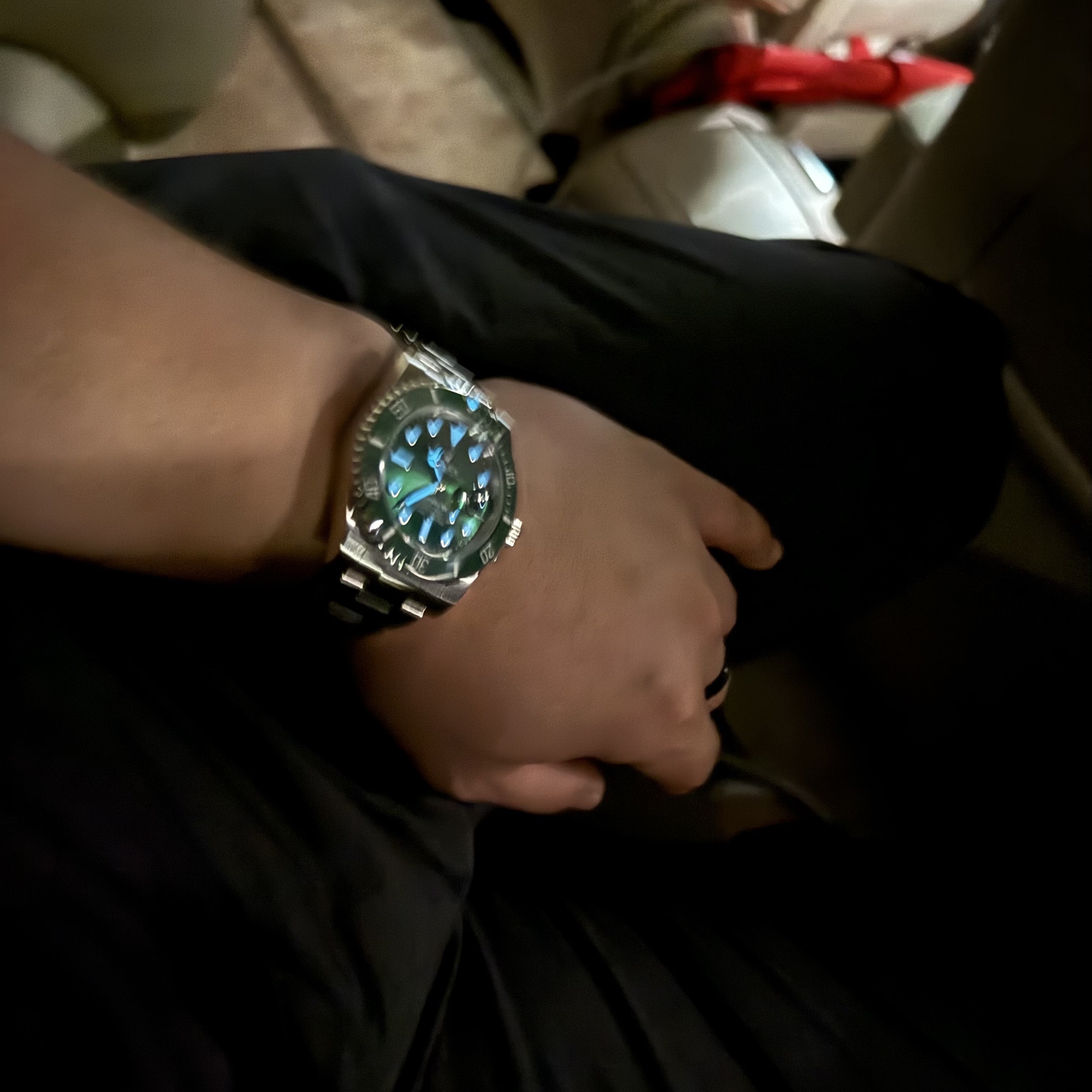 Rolex Submariner Date 40mm 116610LV Green Oyster 착용 스타일