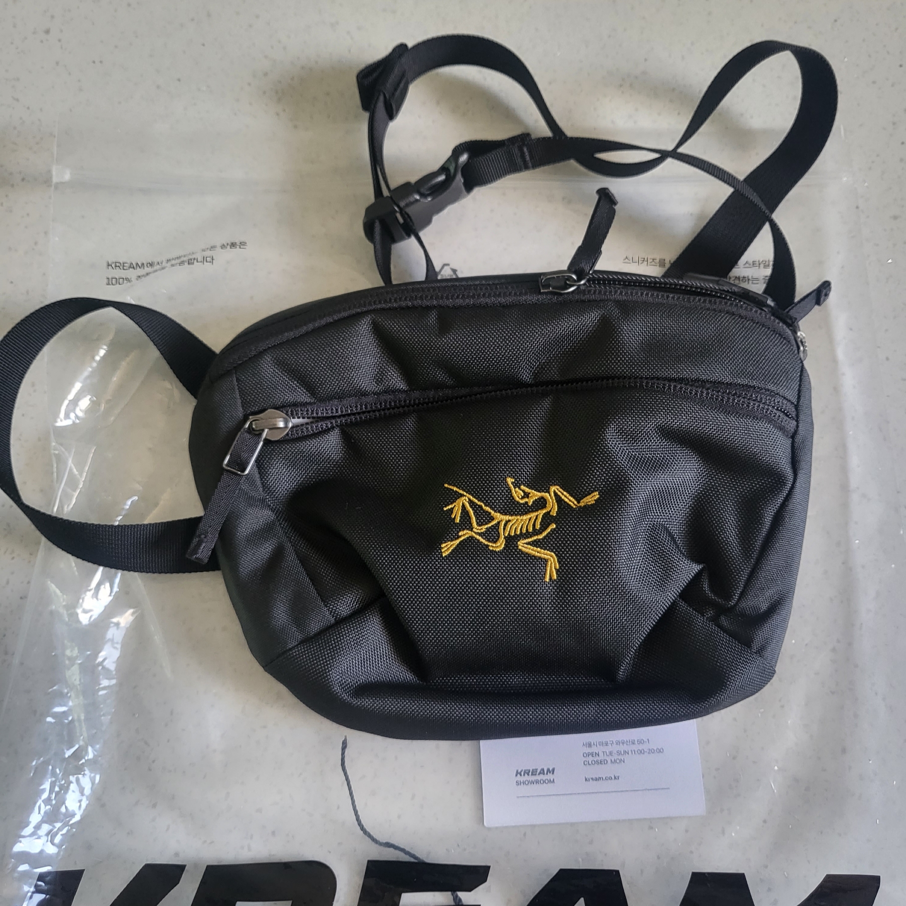 Arc'teryx Mantis 1 Waistpack Black 착용 스타일