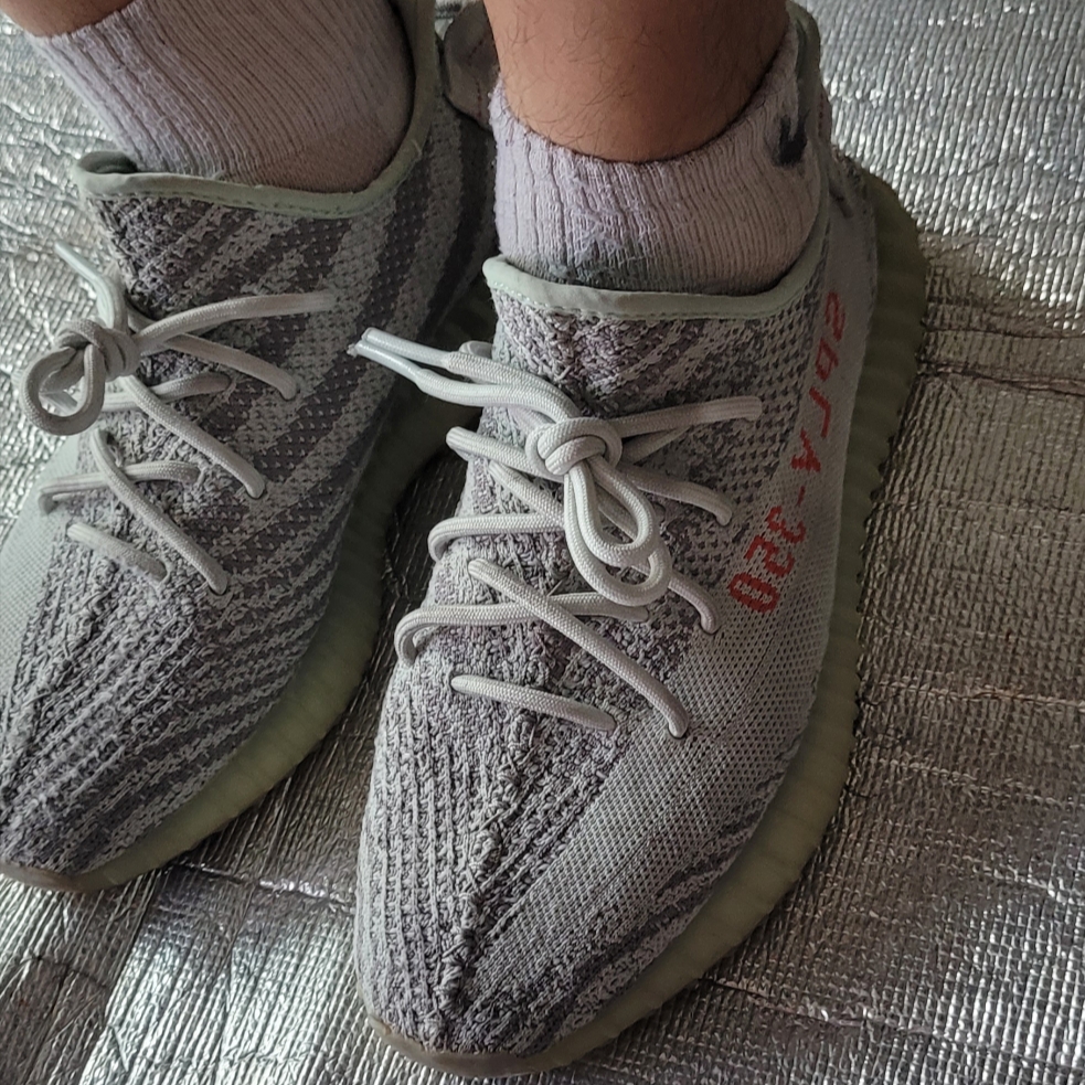 Adidas Yeezy Boost 350 V2 Blue Tint 2017 착용 스타일 - 5