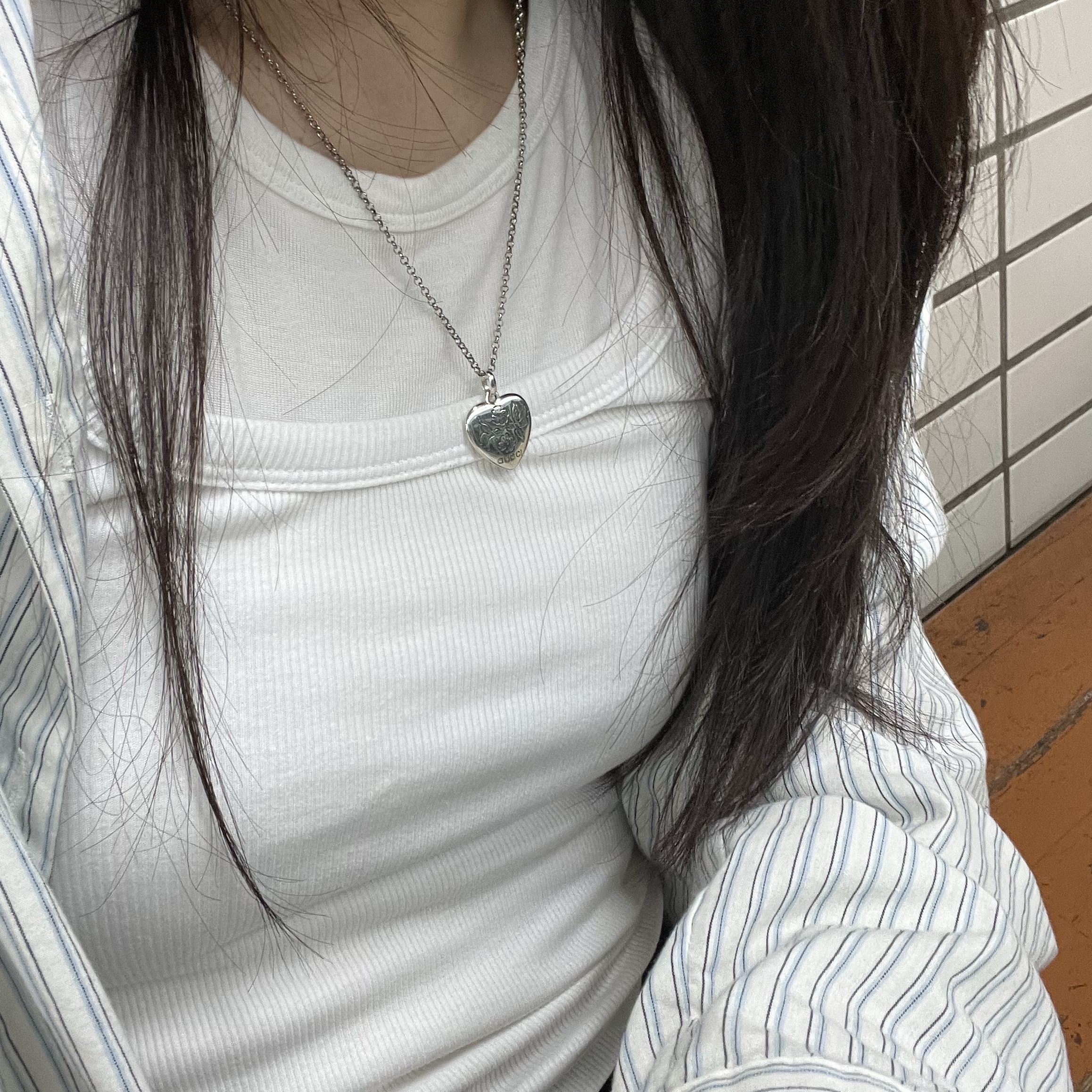 Gucci Blind for Love Necklace Silver 착용 스타일