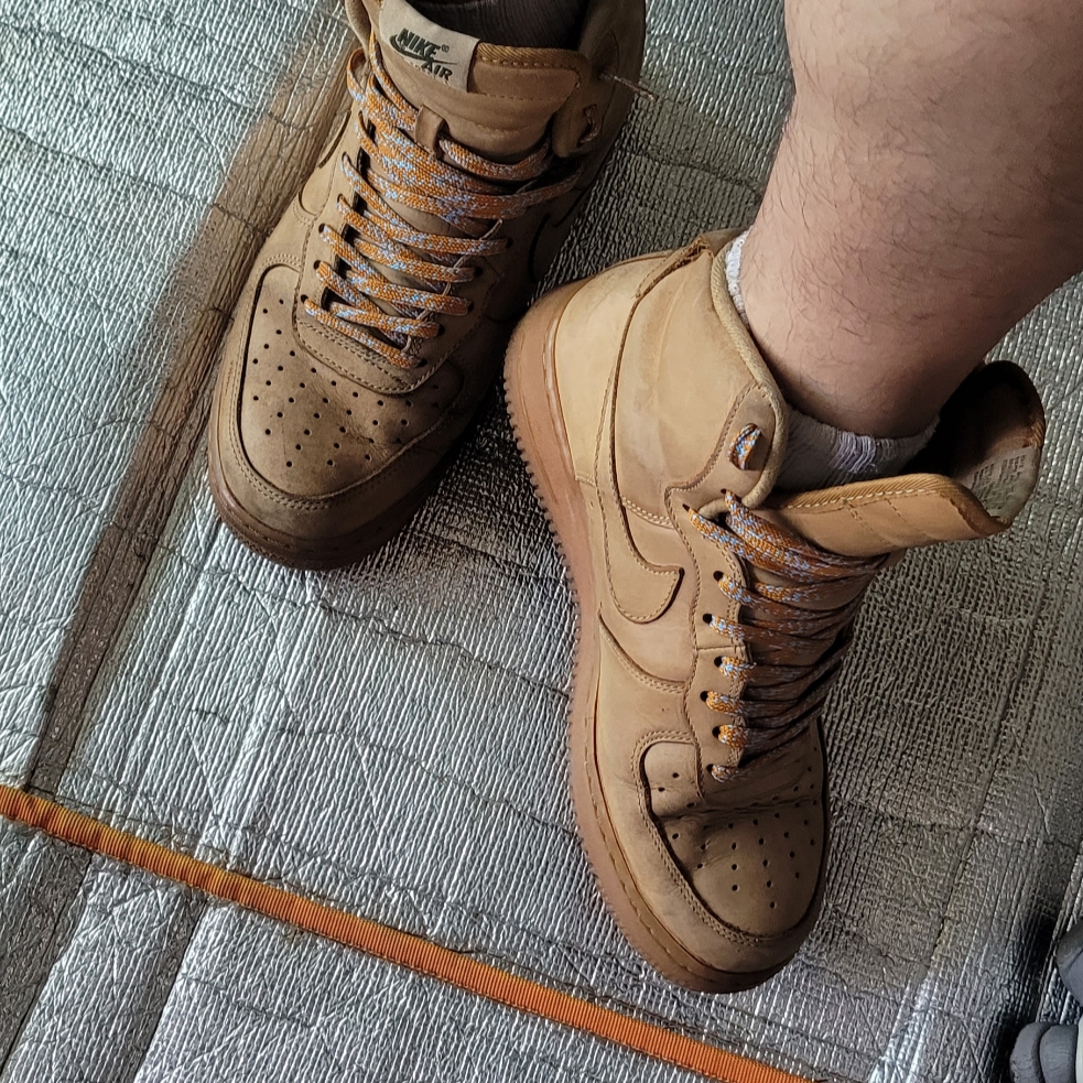 Nike Air Force 1 High Wheat 2015 착용 스타일 - 2