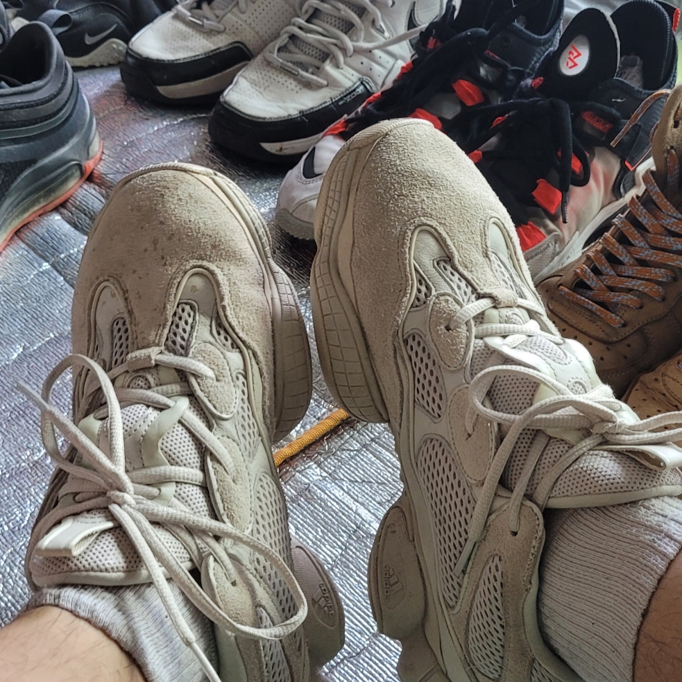 Adidas Yeezy 500 Blush 2018 착용 스타일 - 4