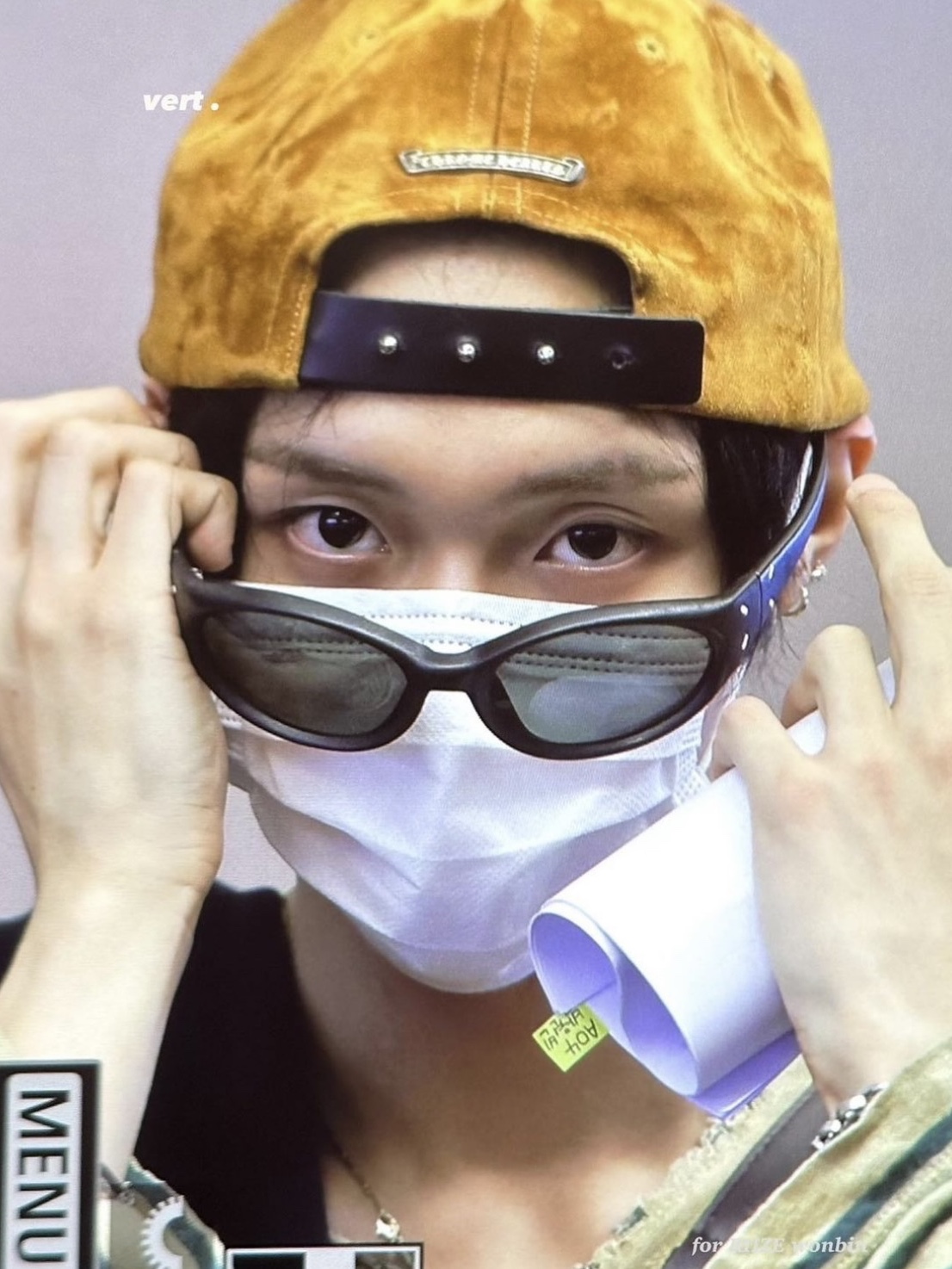 Gentle Monster x Maison Margiela MM104 Black Black 착용 스타일 - 2
