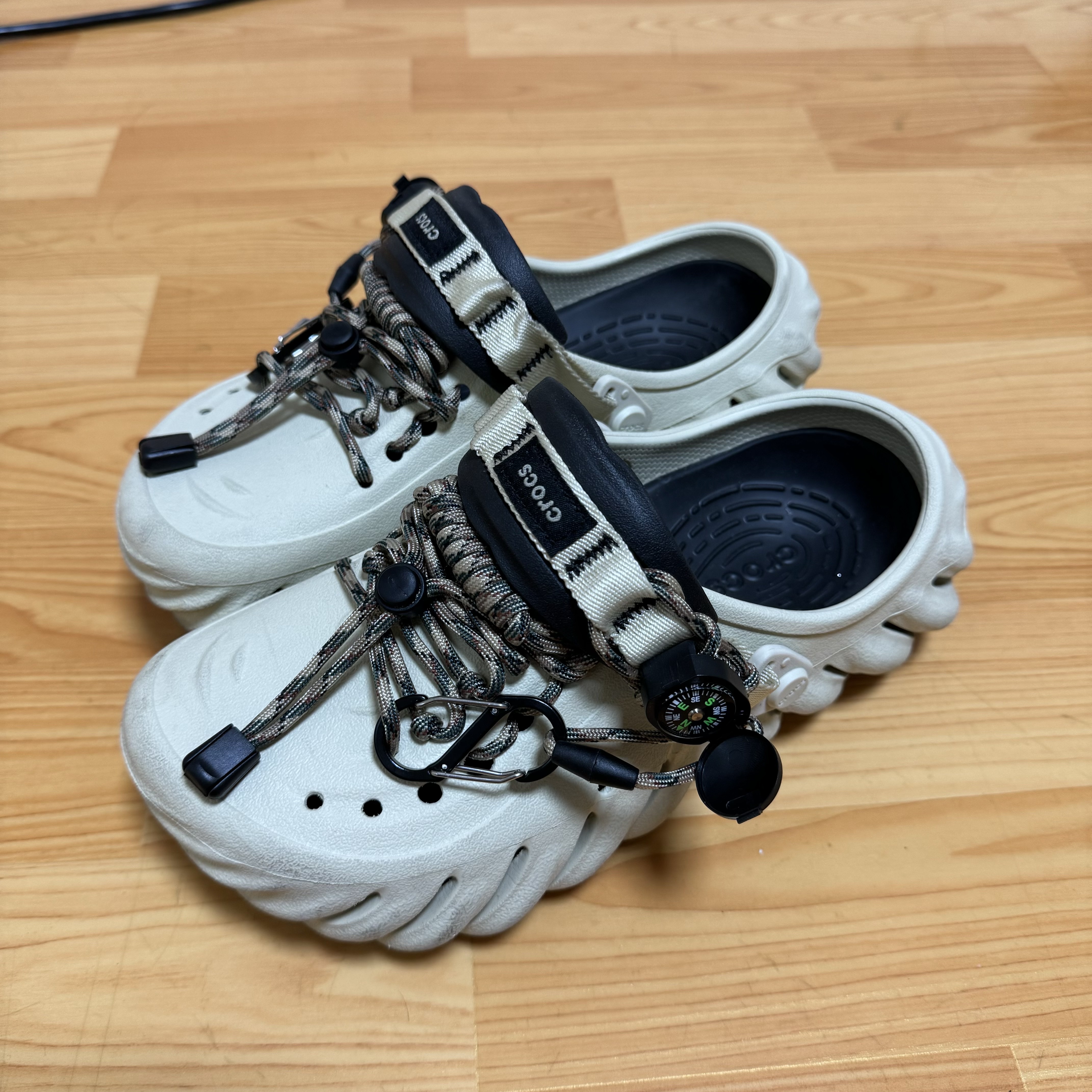 Crocs Echo Clog Bone Black 착용 스타일 - 3