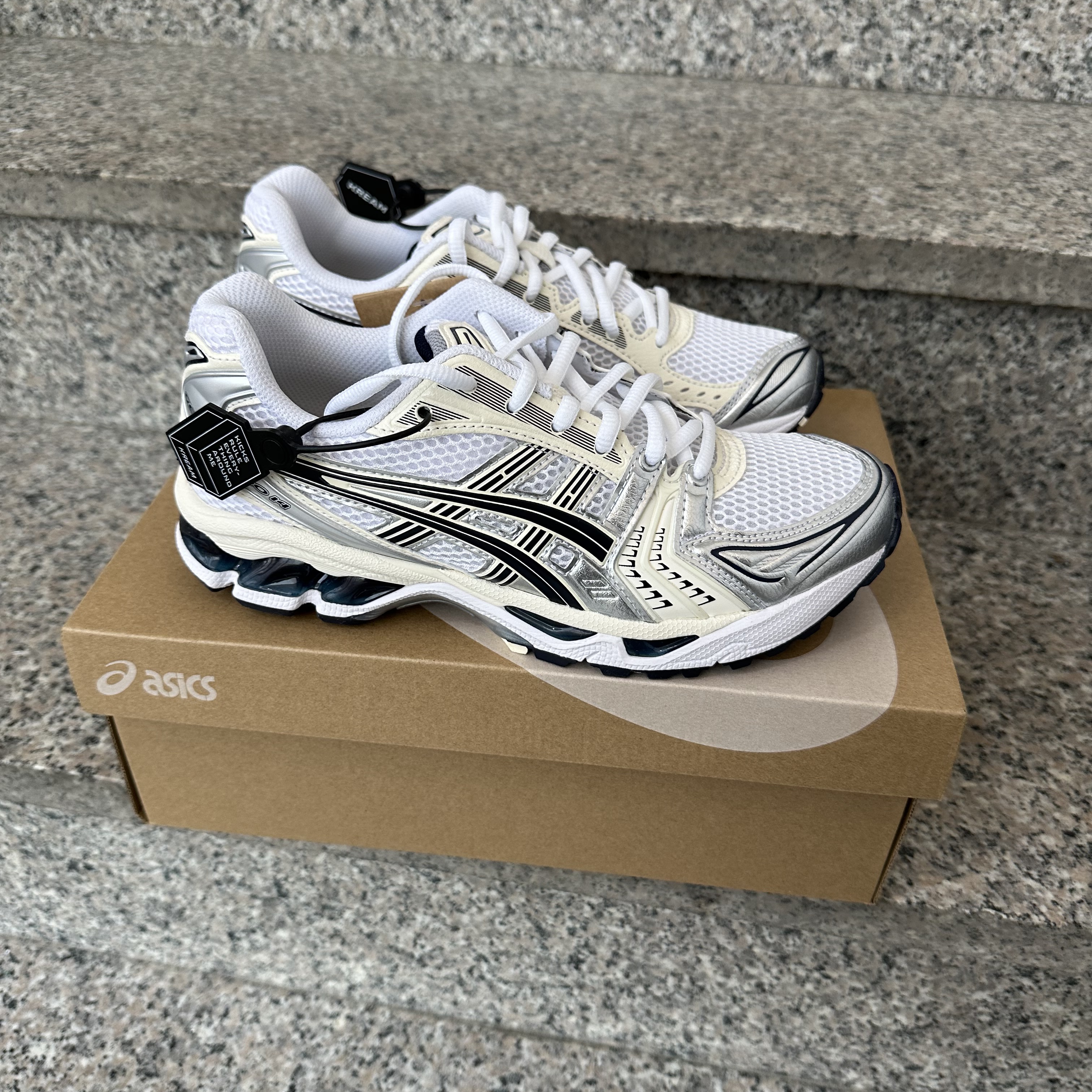 (W) Asics Gel-Kayano 14 White Midnight 착용 스타일 - 2