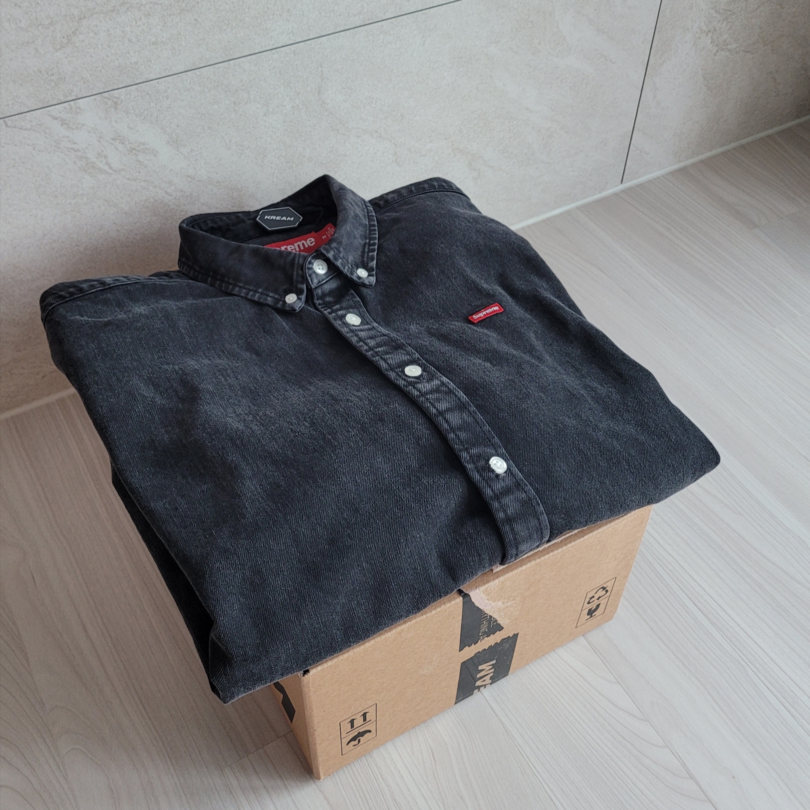 Supreme Small Box Shirt Washed Black - 24SS 착용 스타일 - 2