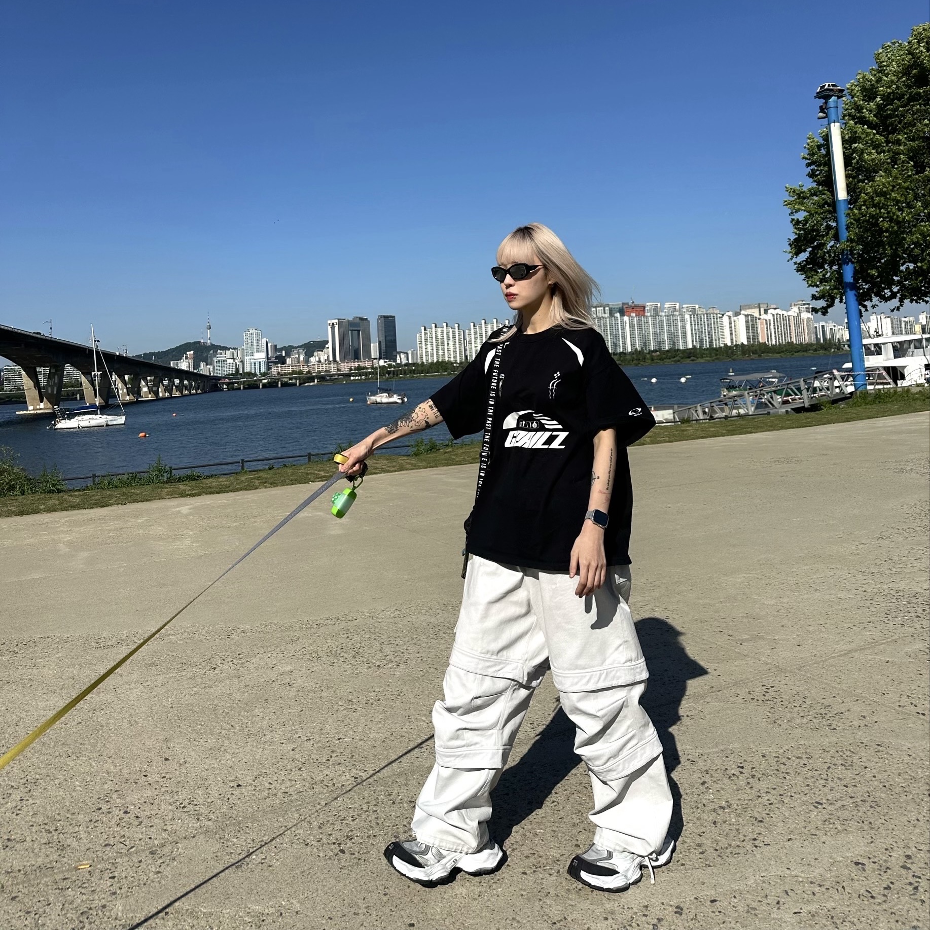 Farfromwhat Far Layered Work Pants White, (W) Balenciaga Cargo Sneakers White Grey 착용 스타일 - 1