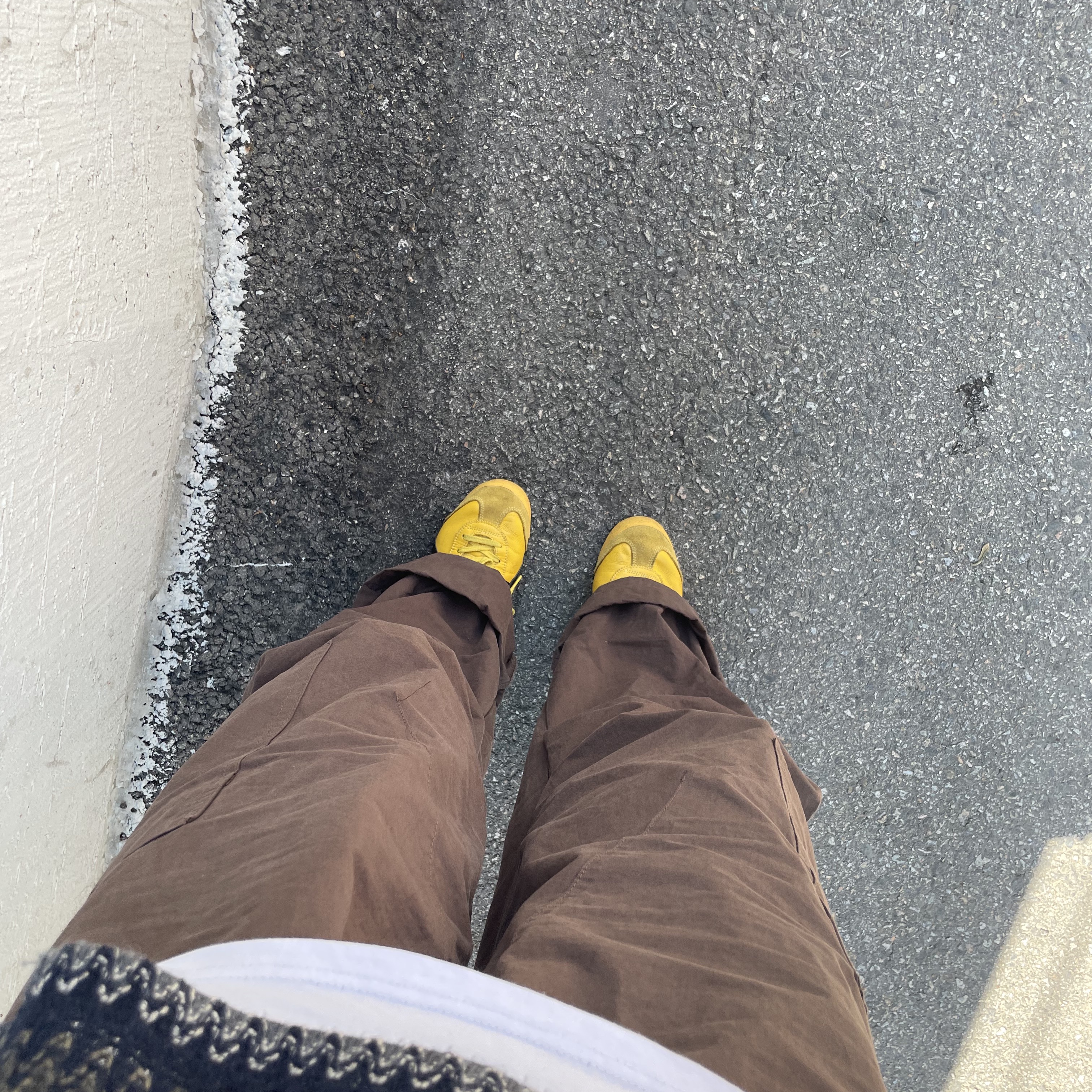 Onitsuka Tiger Mexico 66 Yellow Black 착용 스타일 - 1