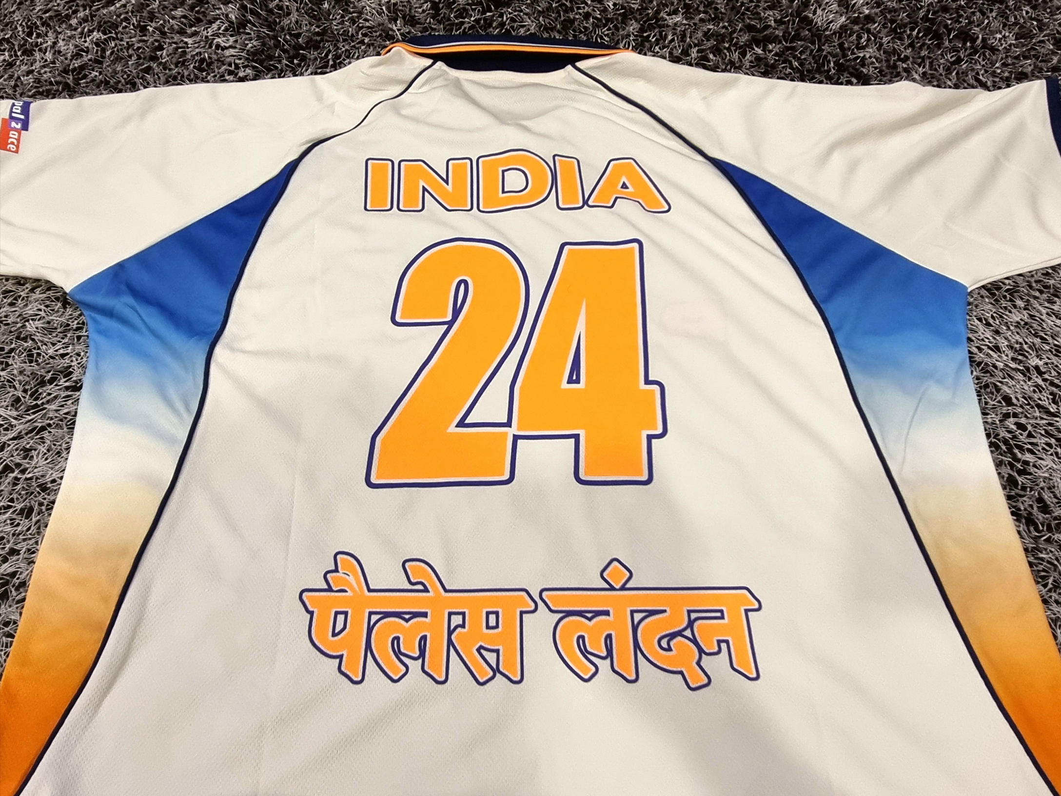 Palace Cricket Jersey White - 24SS 착용 스타일 - 2
