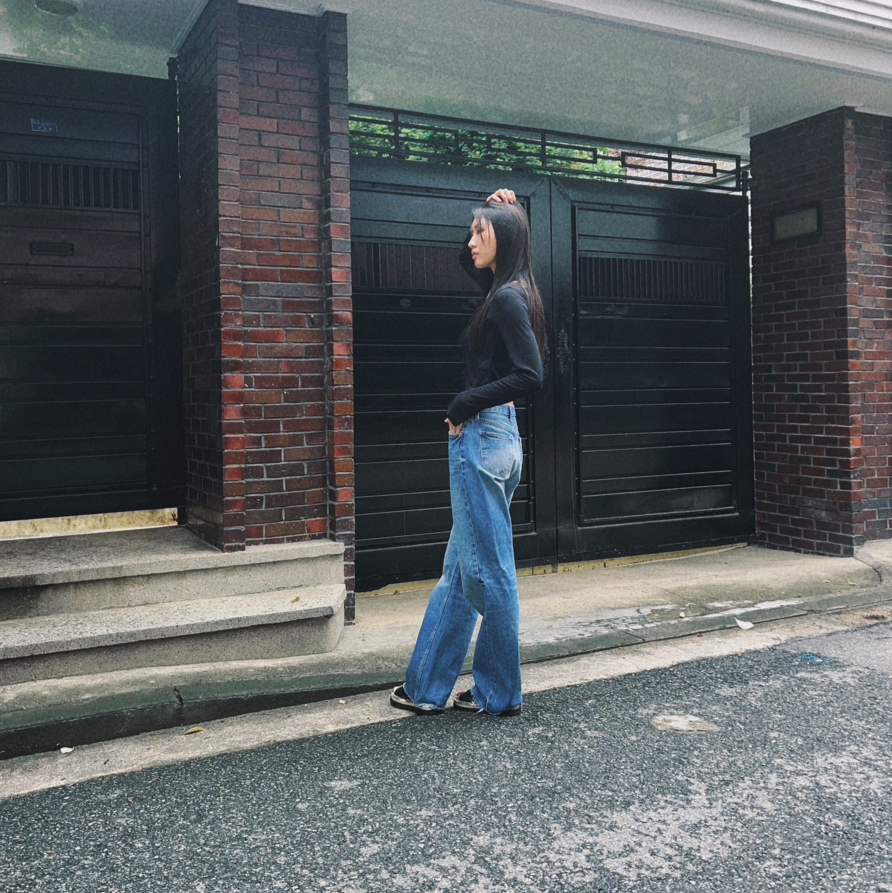 Birkenstock Arizona Essentials Eva Black - Narrow 착용 스타일 - 2