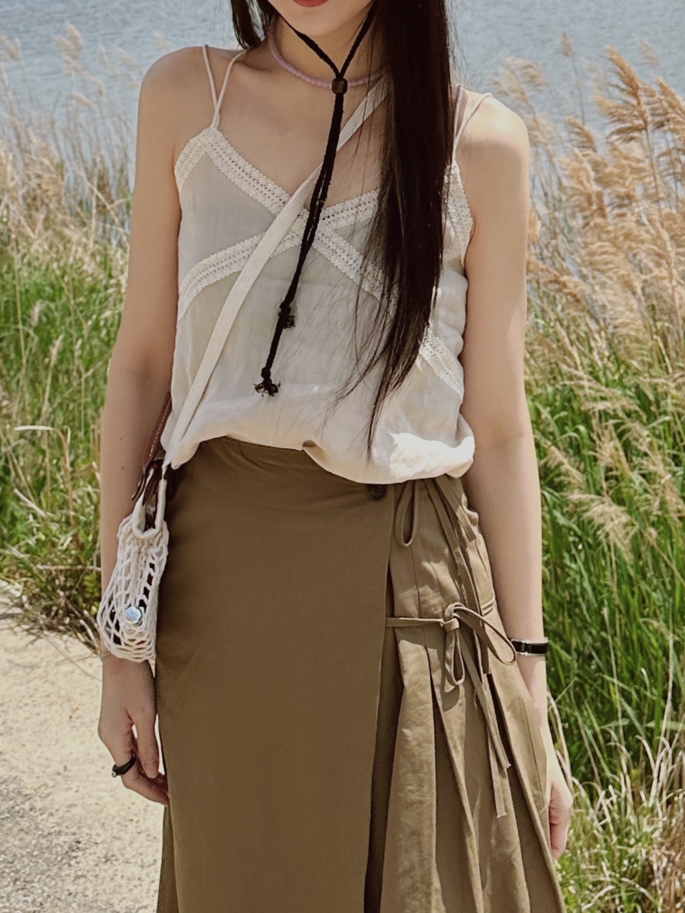 Longchamp Le Pliage Filet Crossbody Bag XS Ecru, Nike x Stussy Air Force 1 '07 Mid SP Black and Light Bone 착용 스타일 - 5