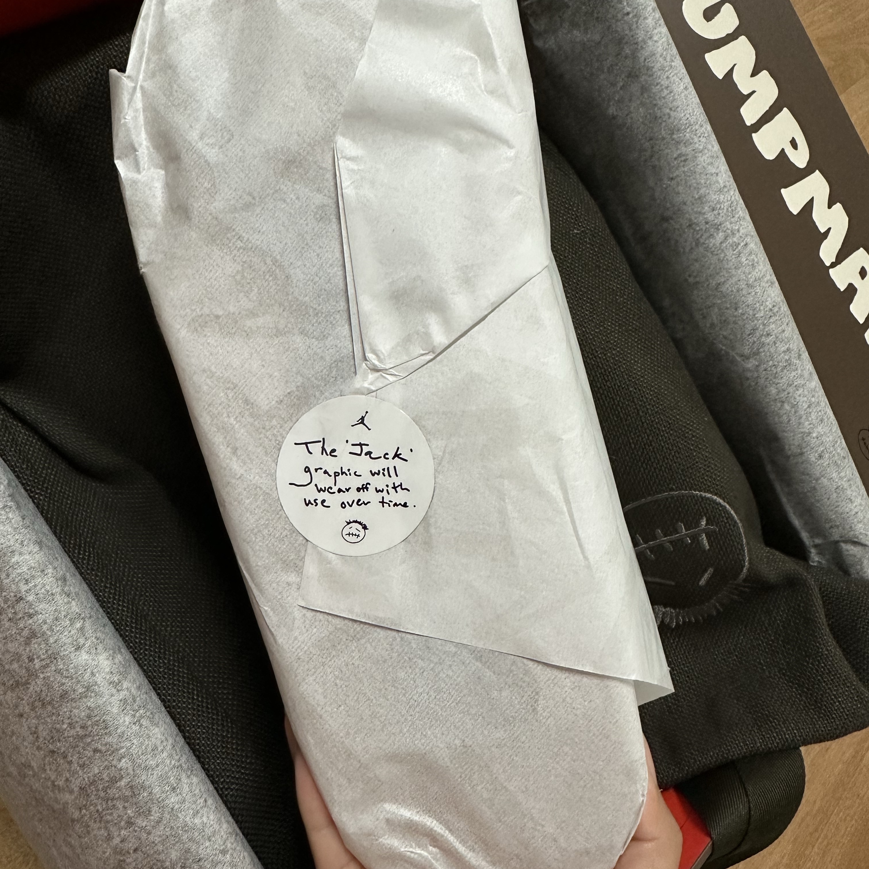 Jordan x Travis Scott Jumpman Jack TR Sail and Dark Mocha 착용 스타일 - 3