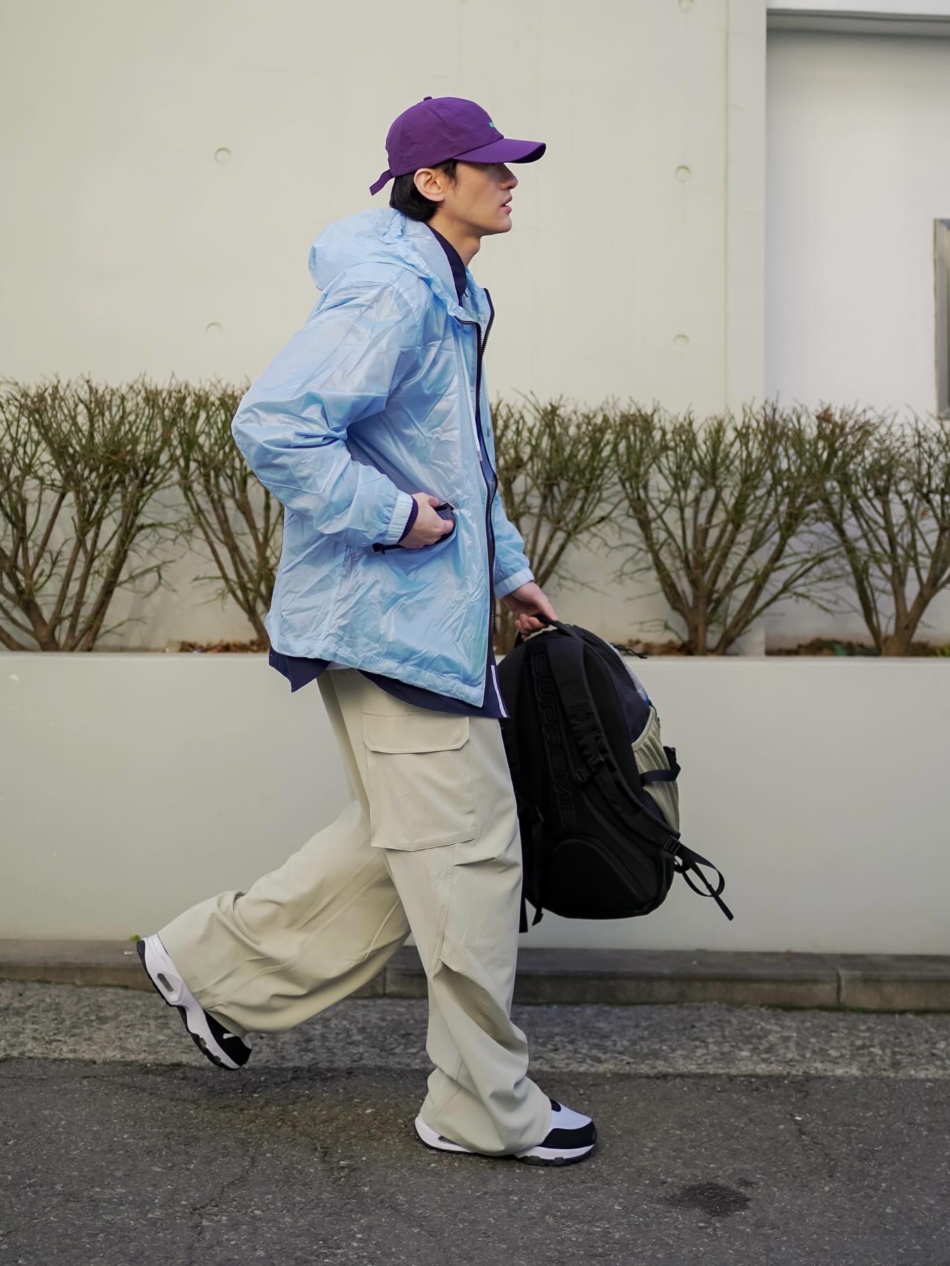 Nike x Comme des Garcons Homme Plus Air Max Sunder SP White Black, Supreme Backpack Blue - 23FW 착용 스타일 - 2