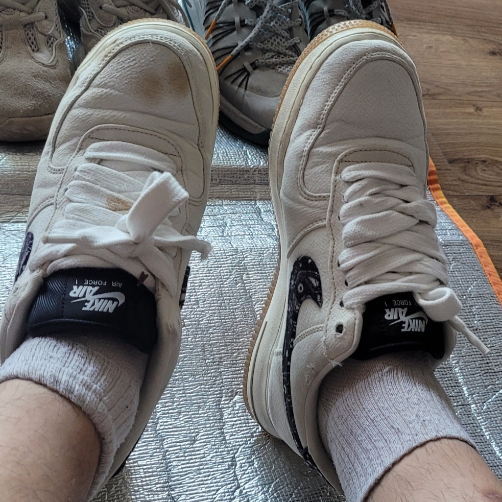 Nike Air Force 1 '07 LV8 Paisley Swoosh 착용 스타일 - 1