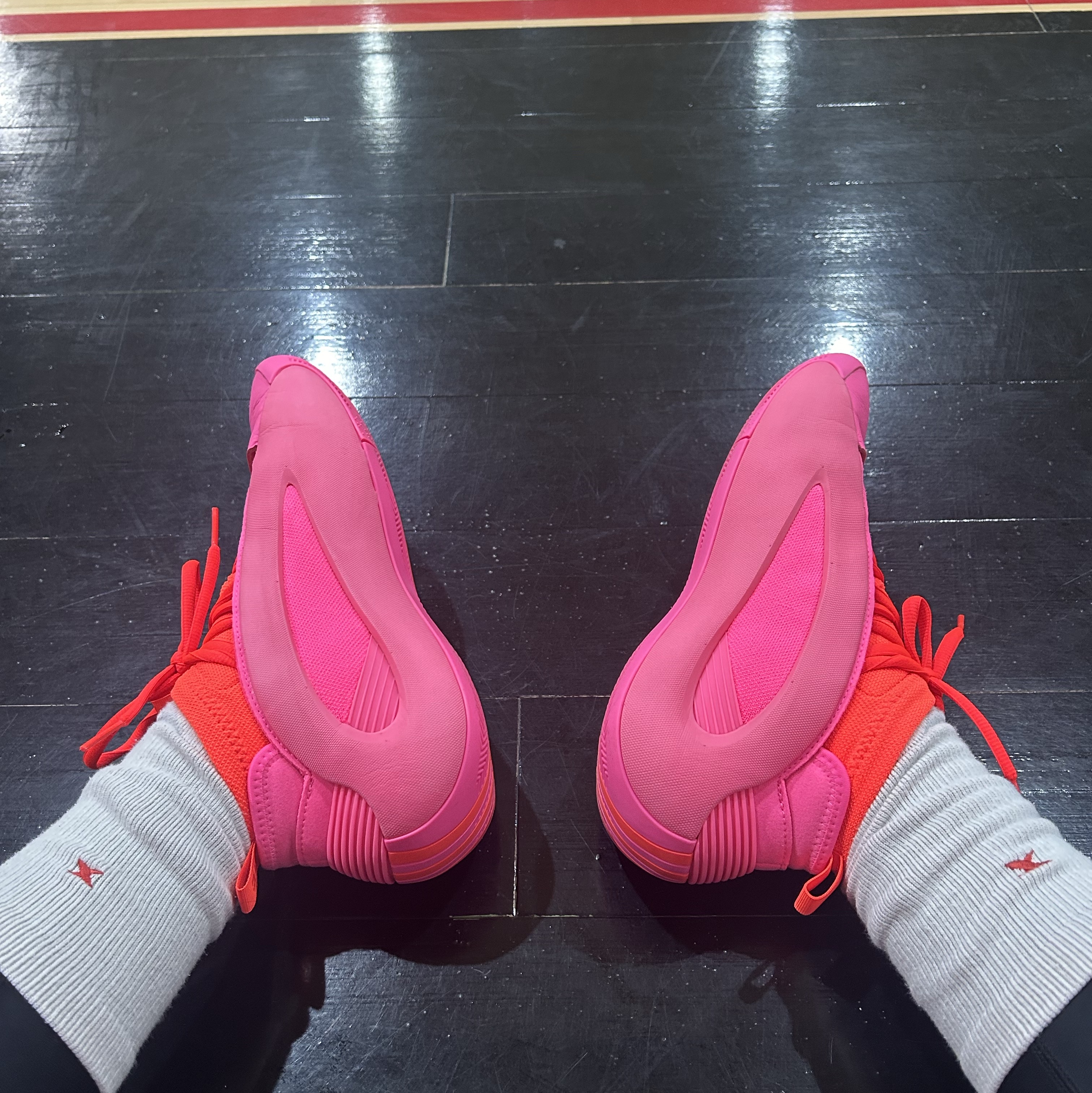Adidas Harden Vol. Lucid Pink Impact Orange 착용 스타일 - 2