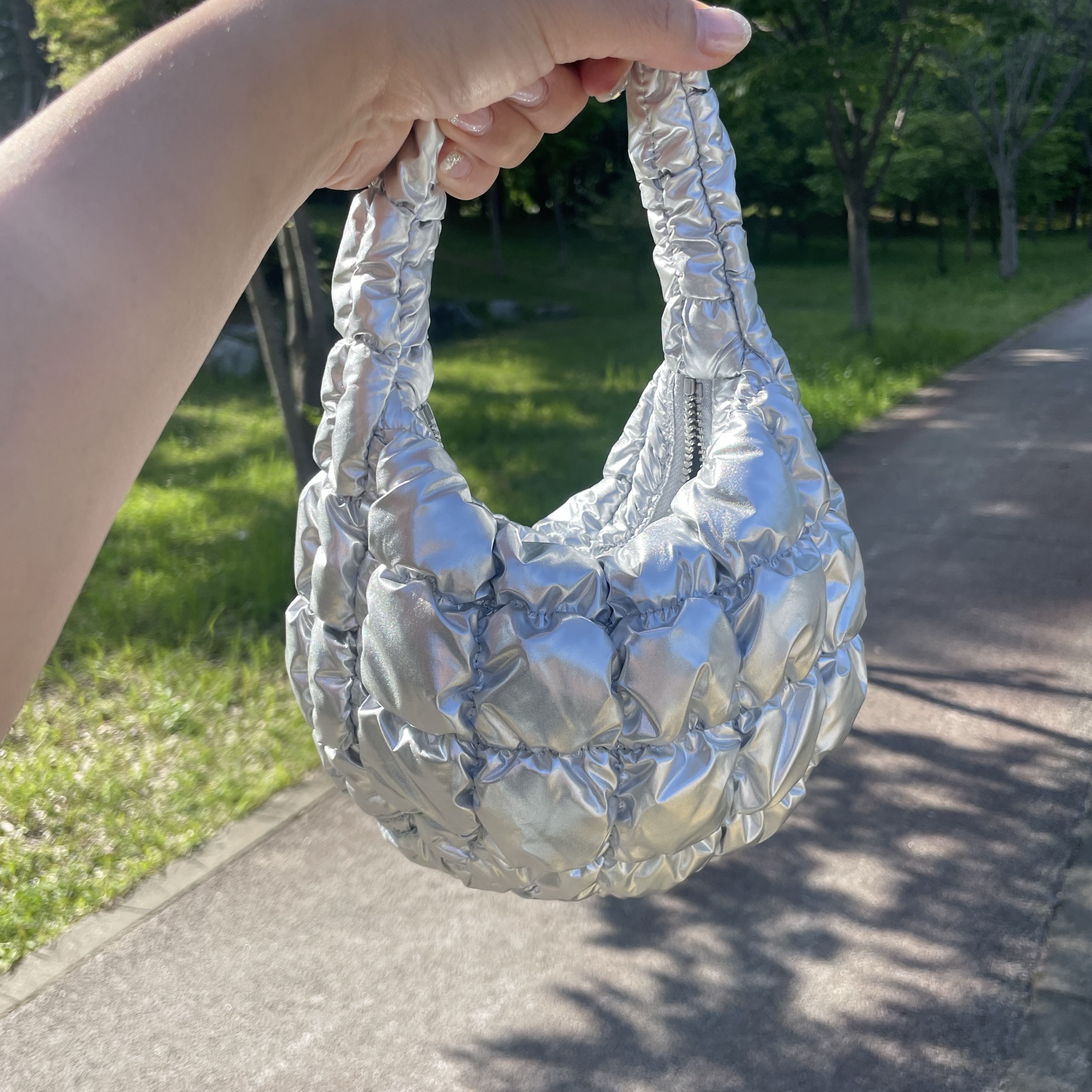 COS Quilted Micro Bag Silver 착용 스타일
