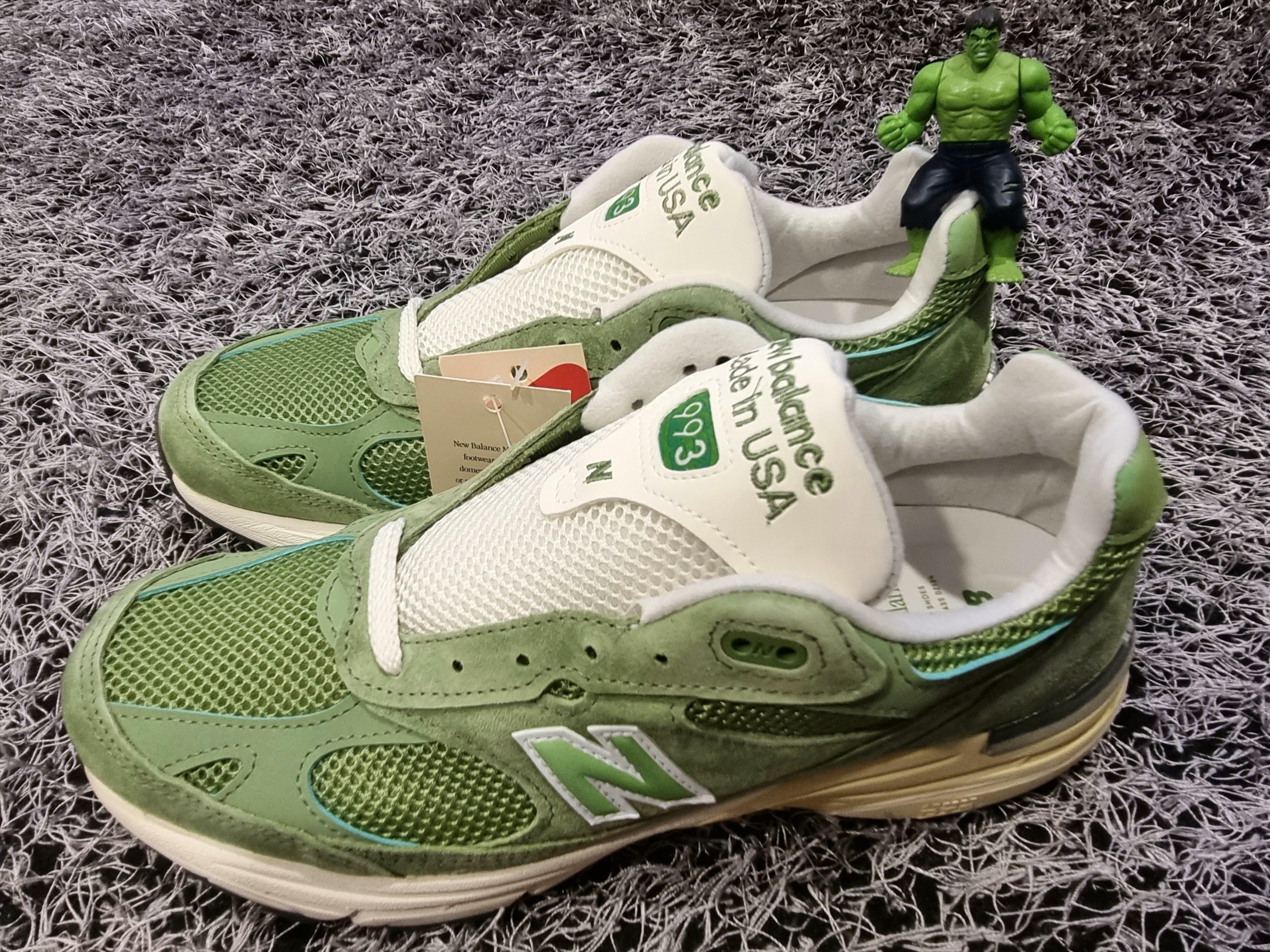 New Balance 993 Made in USA Chive Sea Salt 착용 스타일 - 1