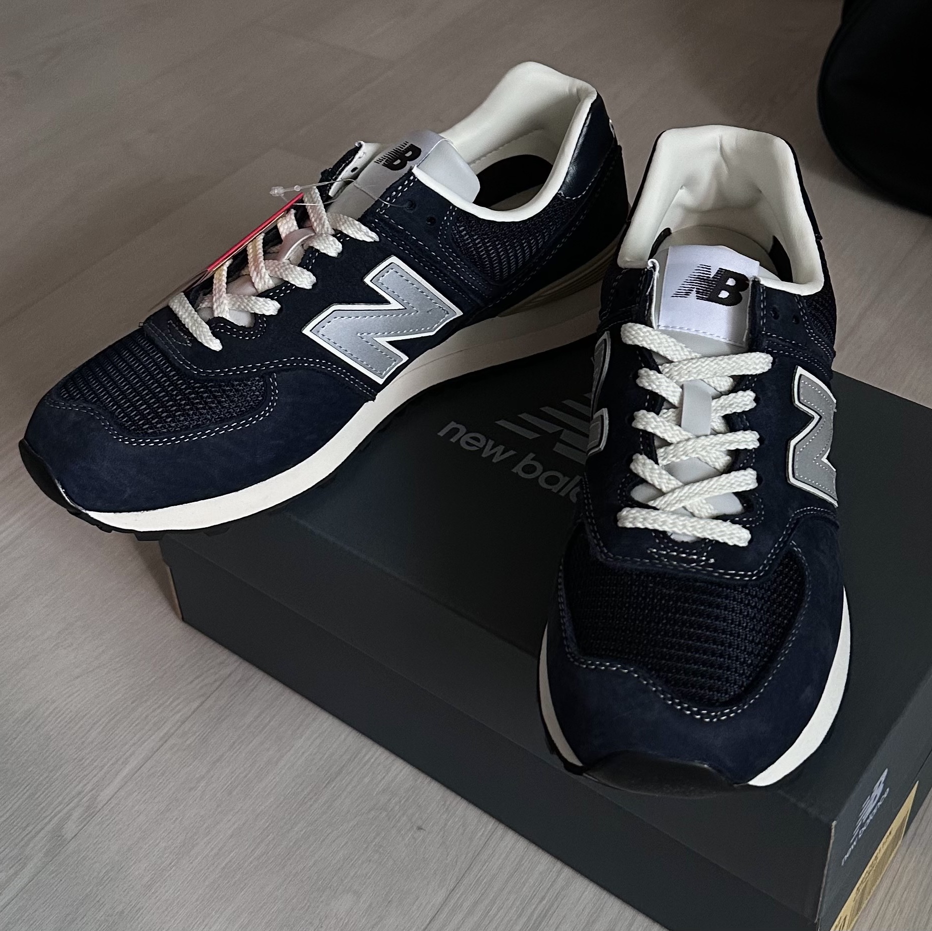 New Balance x Pottery 574 Premium Hard Navy 착용 스타일 - 3