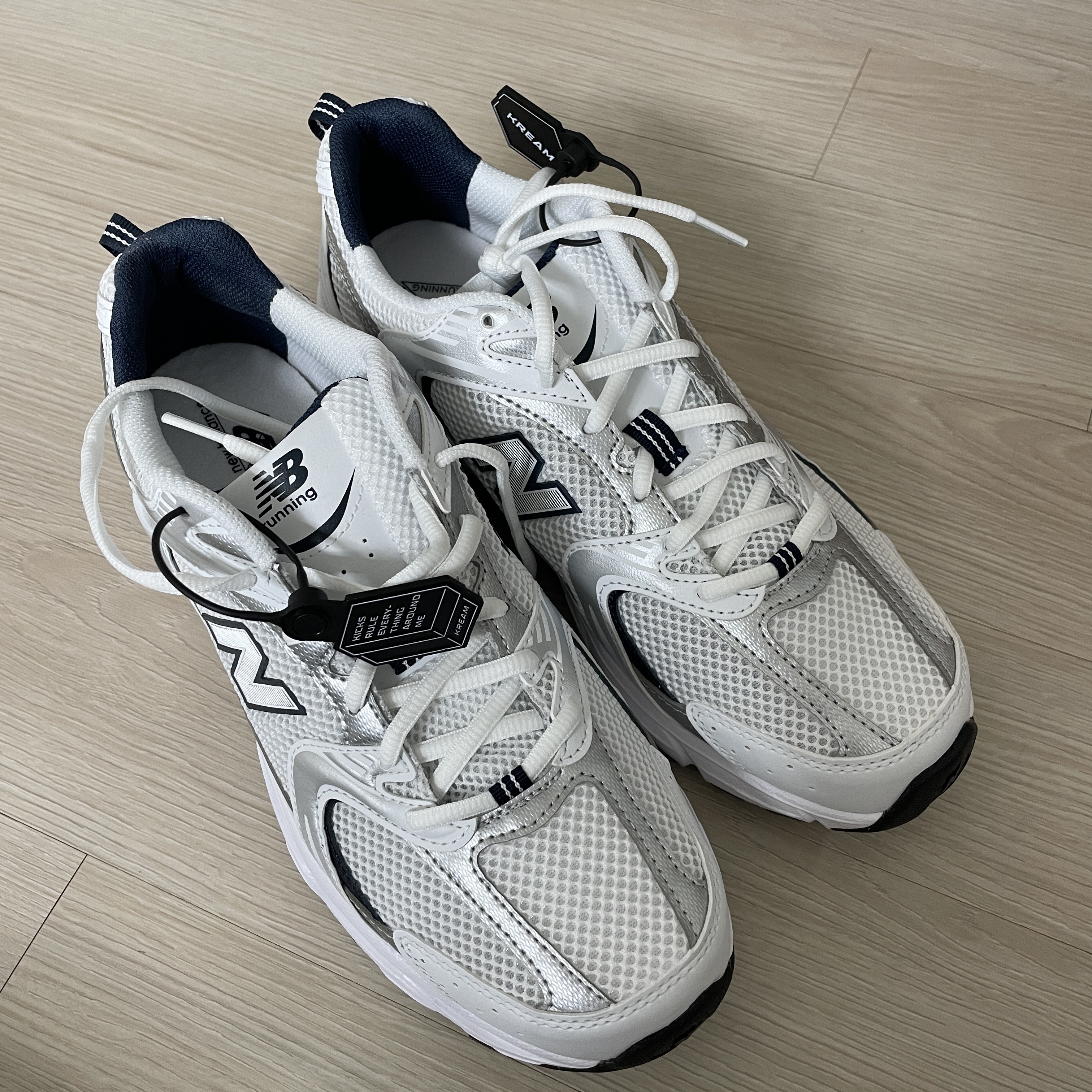 New Balance 530 White 착용 스타일