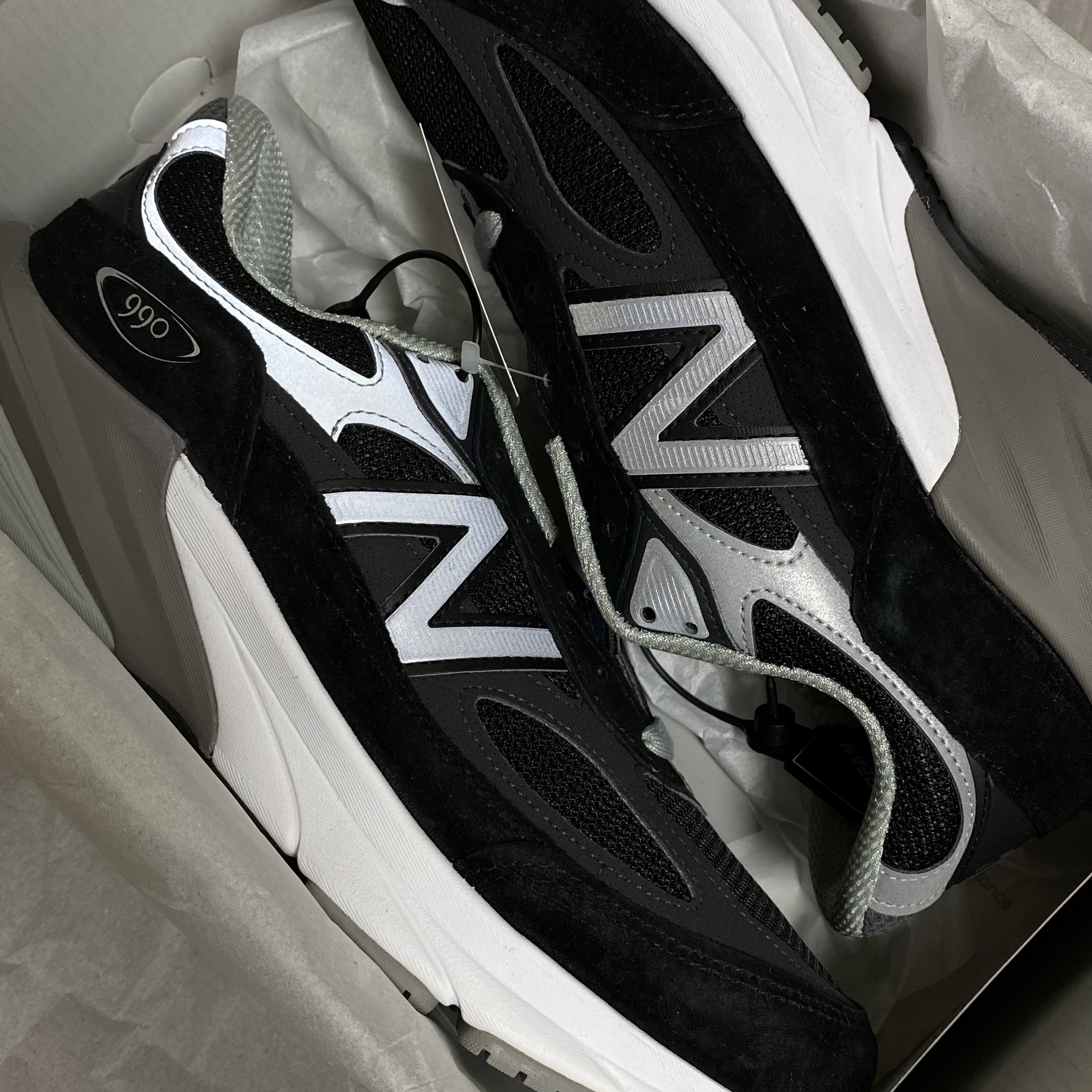 New Balance 990v6 Made in USA Black White 착용 스타일