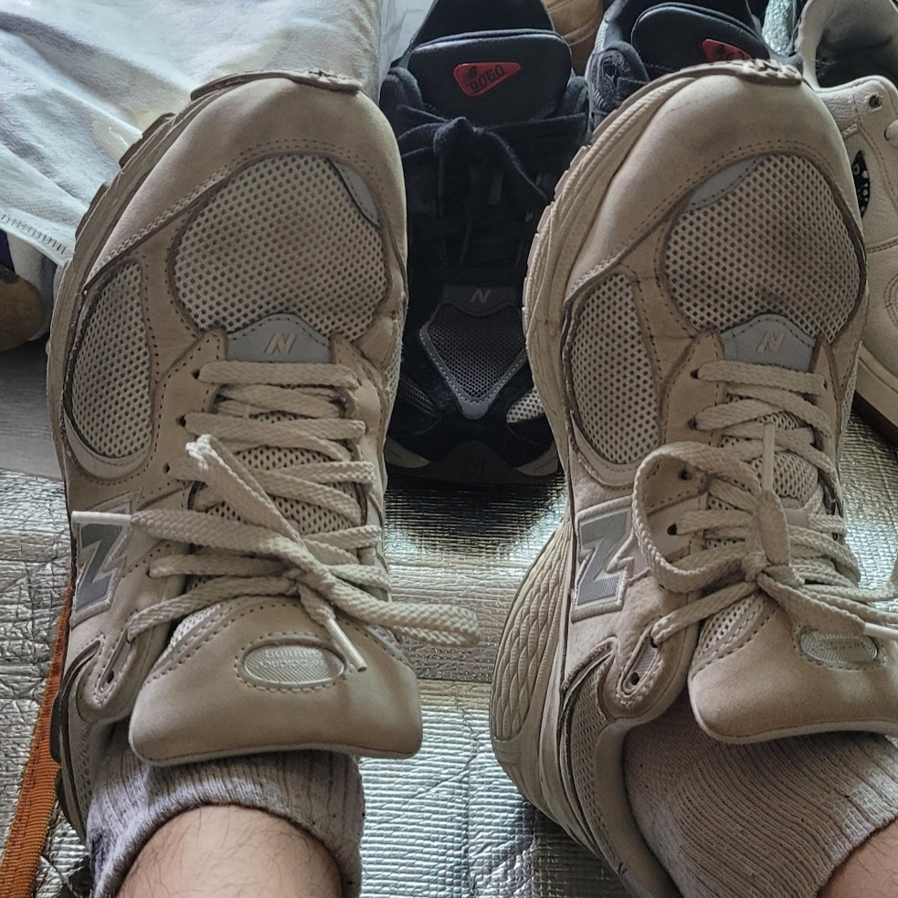 New Balance 2002R T2 Beige 착용 스타일 - 5