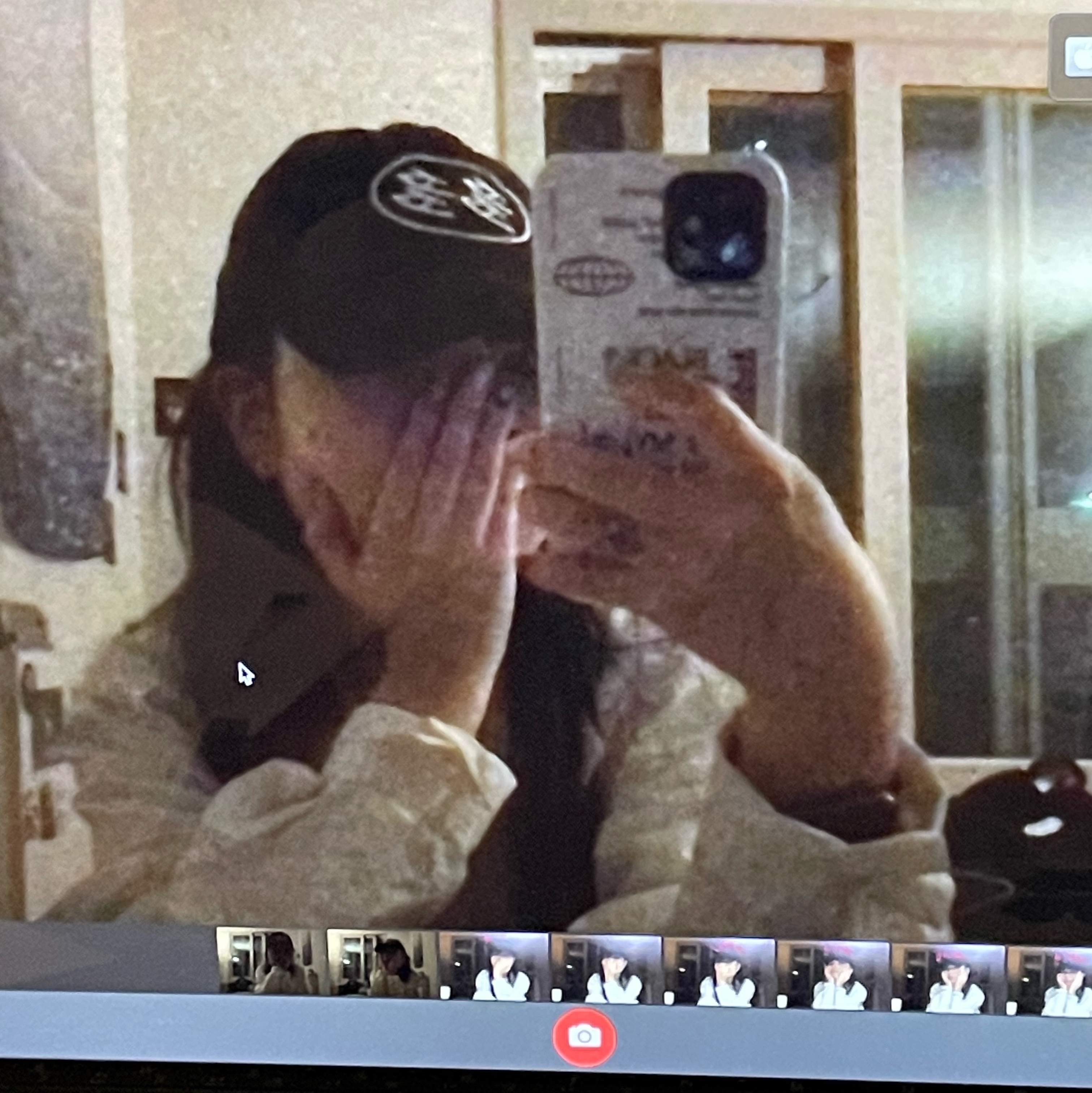 Dada Glow Logo Cap Black 착용 스타일
