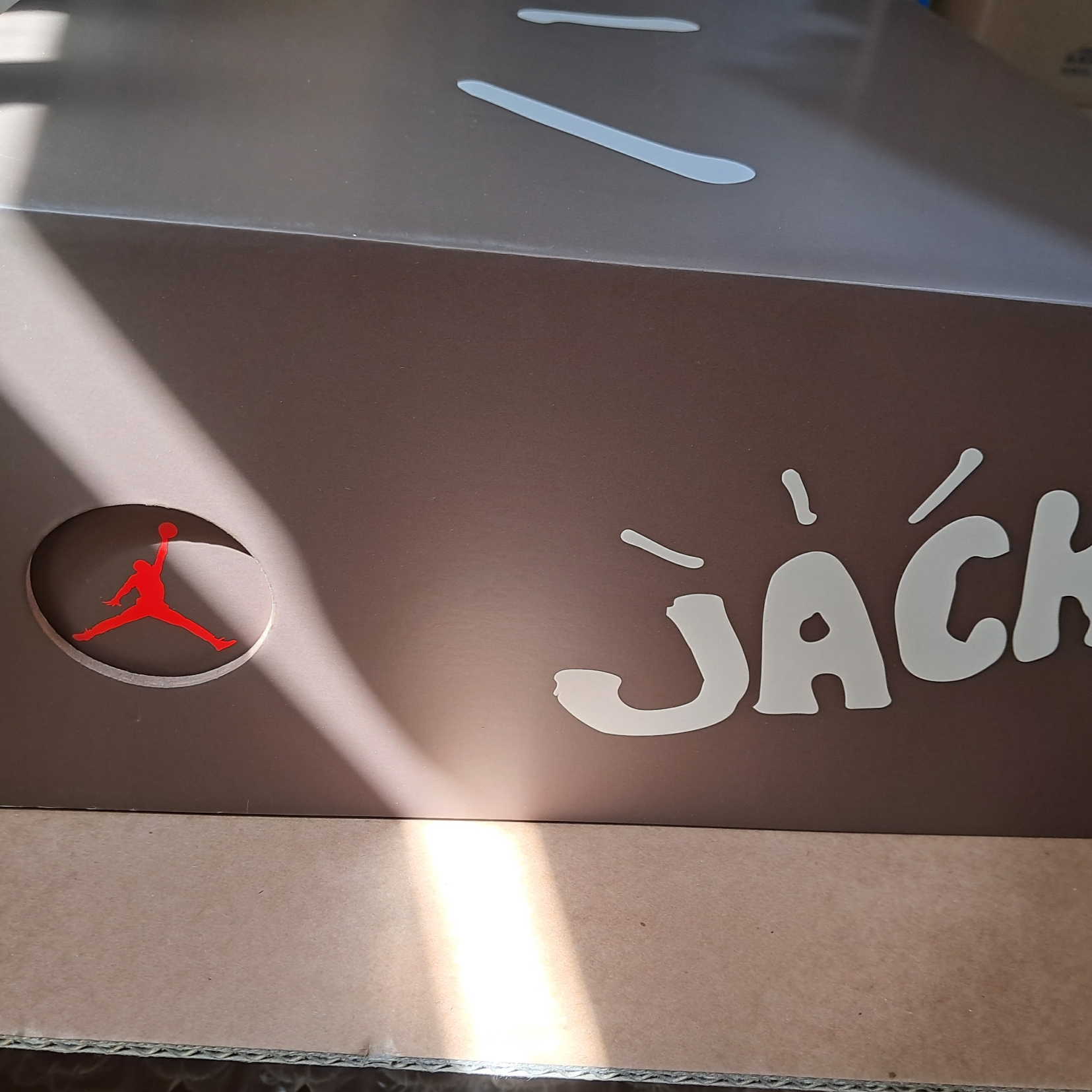 Jordan x Travis Scott Jumpman Jack TR Sail and Dark Mocha 착용 스타일 - 3