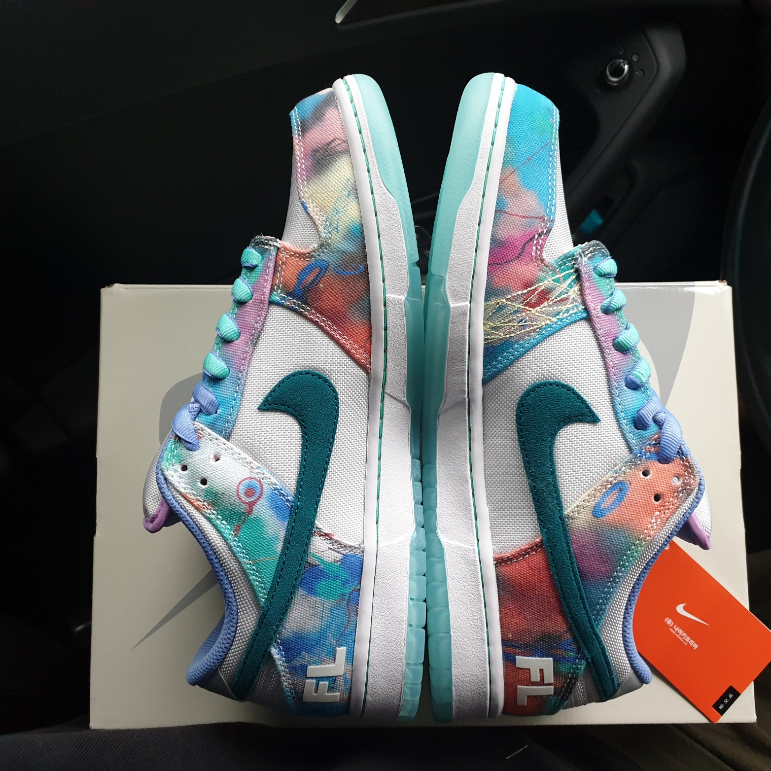 Nike x Futura Laboratories SB Dunk Low OG QS White and Geode Teal 착용 스타일 - 2