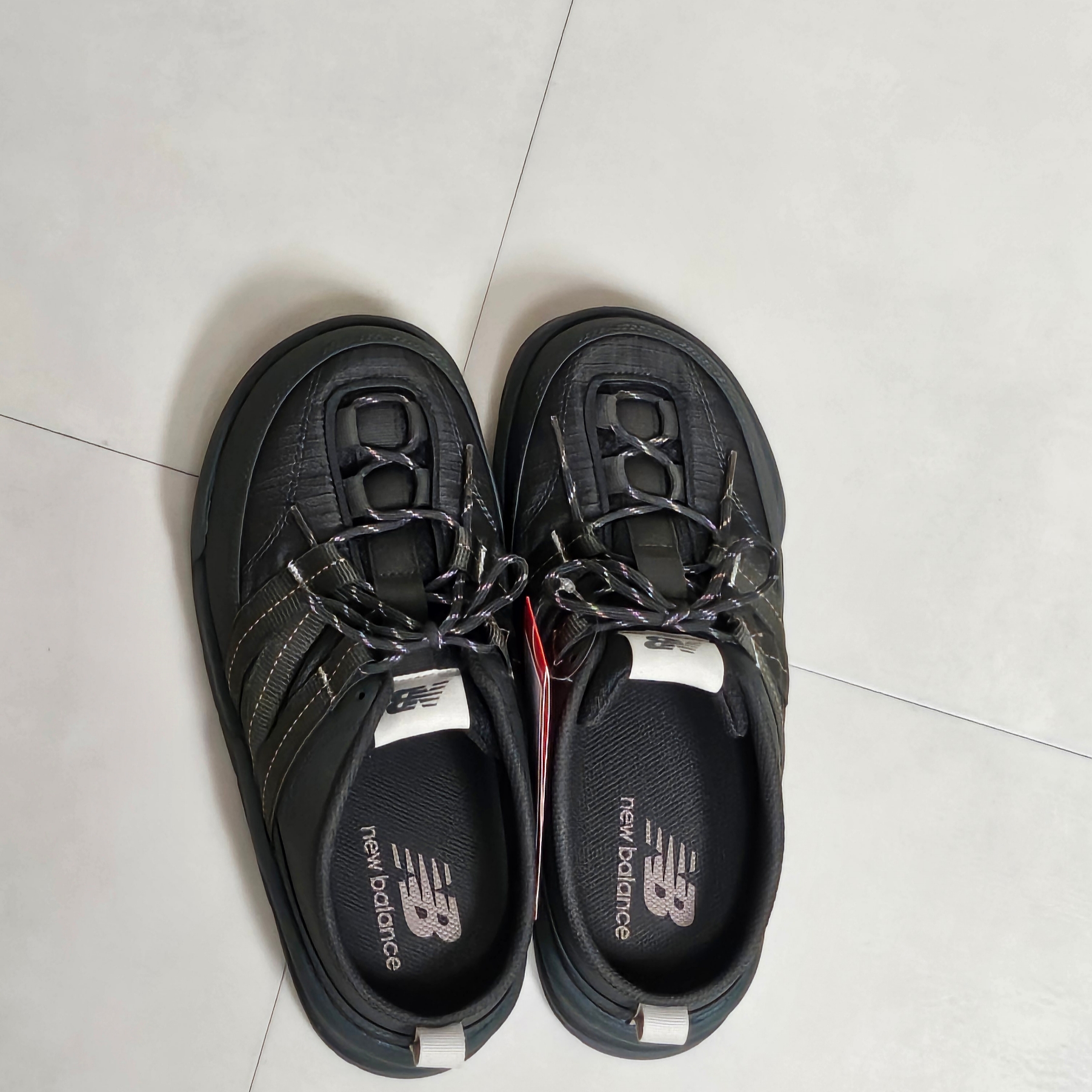 New Balance CRV Mule Black 착용 스타일 - 1