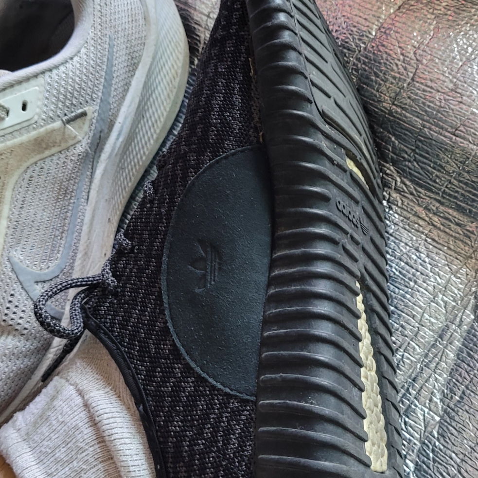 Adidas Yeezy Boost 350 Pirate Black 2015 착용 스타일 - 4