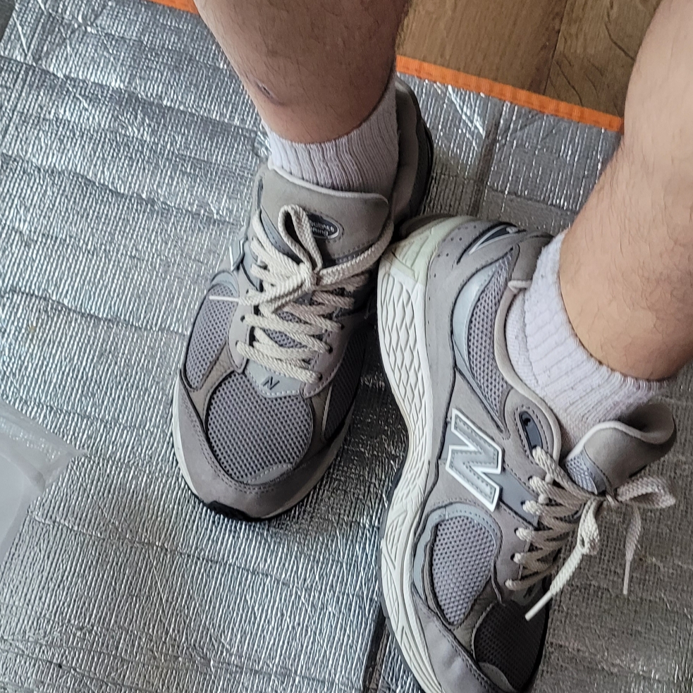 New Balance 2002R Grey 착용 스타일 - 2