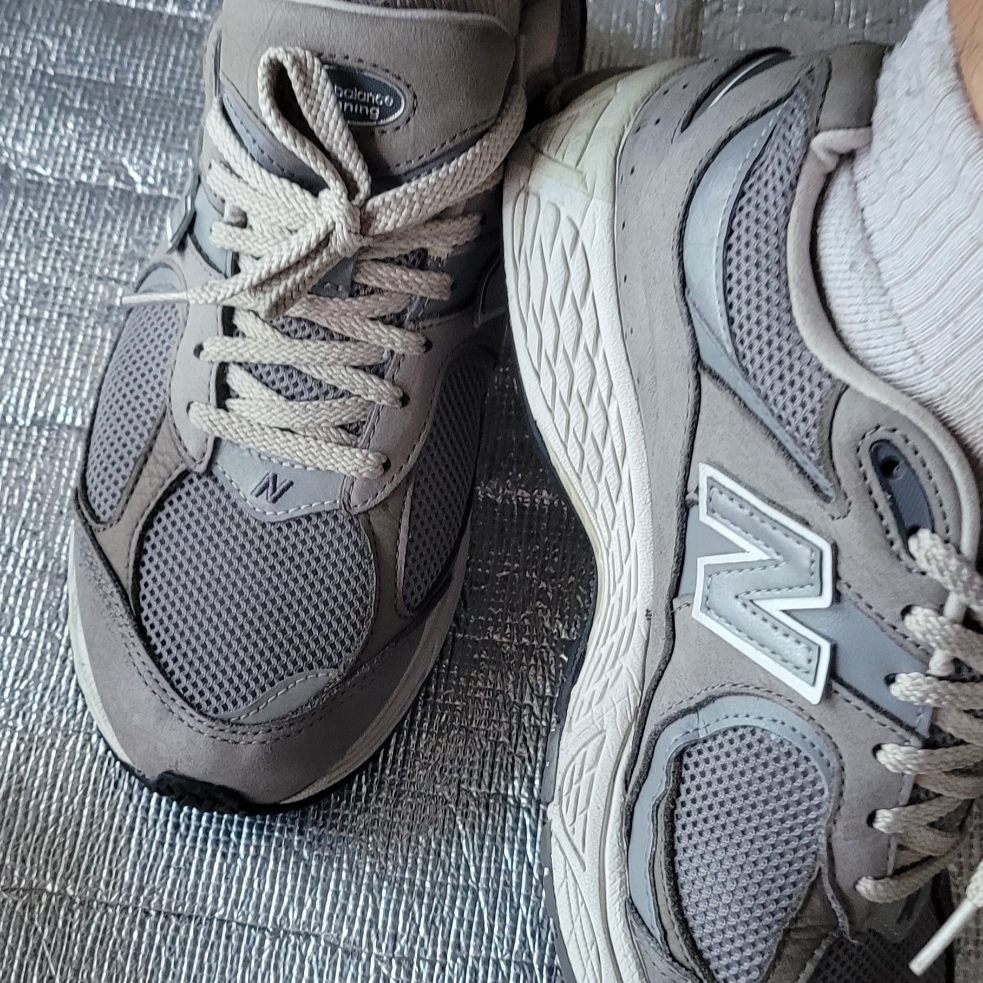 New Balance 2002R Grey 착용 스타일 - 4