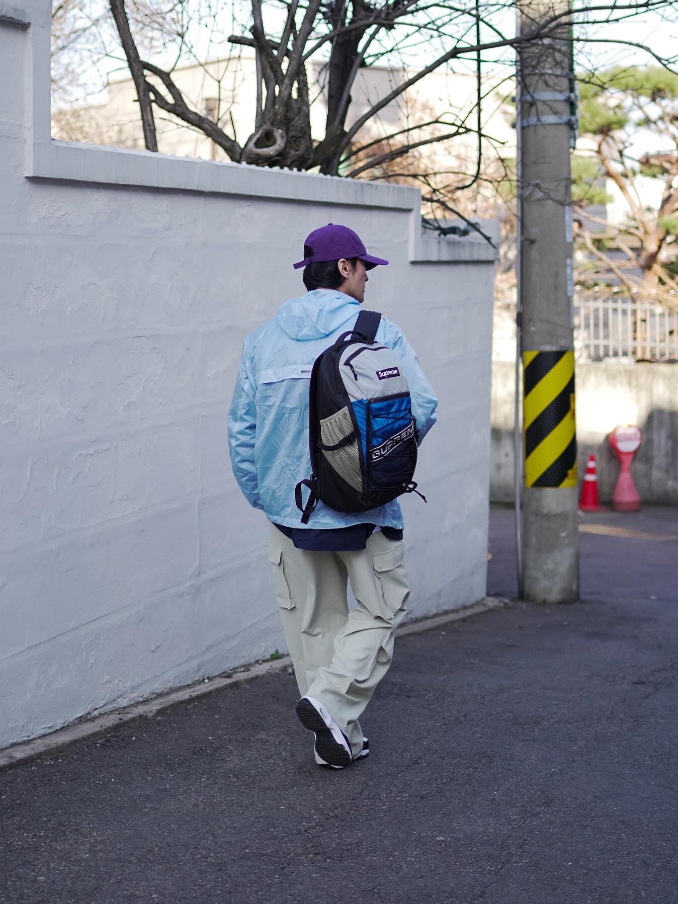 Nike x Comme des Garcons Homme Plus Air Max Sunder SP White Black, Supreme Backpack Blue - 23FW 착용 스타일 - 5