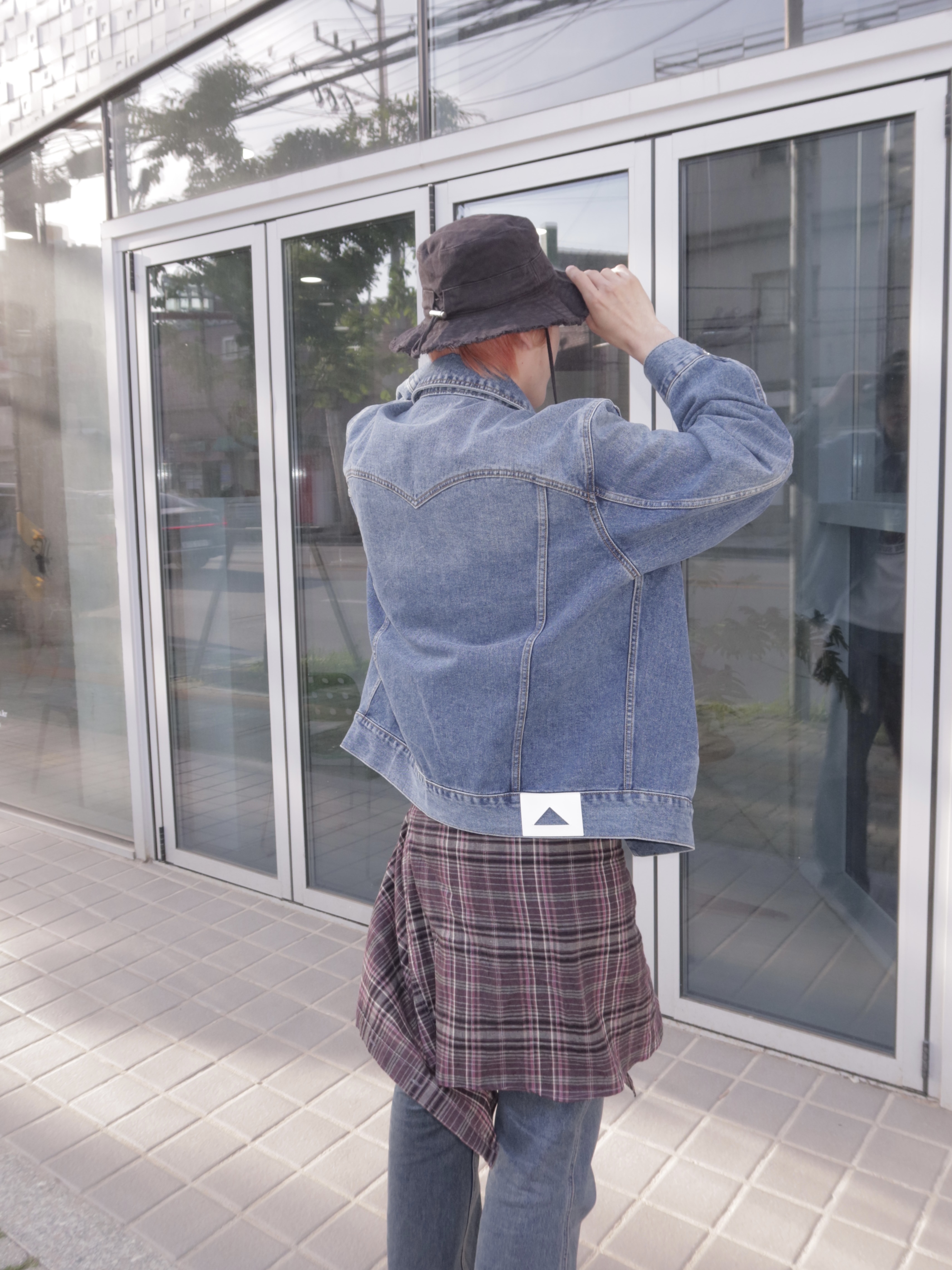 Our Legacy Cyphre Boot Infinite Black Leather, Jacquemus Le Bob Artichaut Bucket Hat Black 착용 스타일 - 3