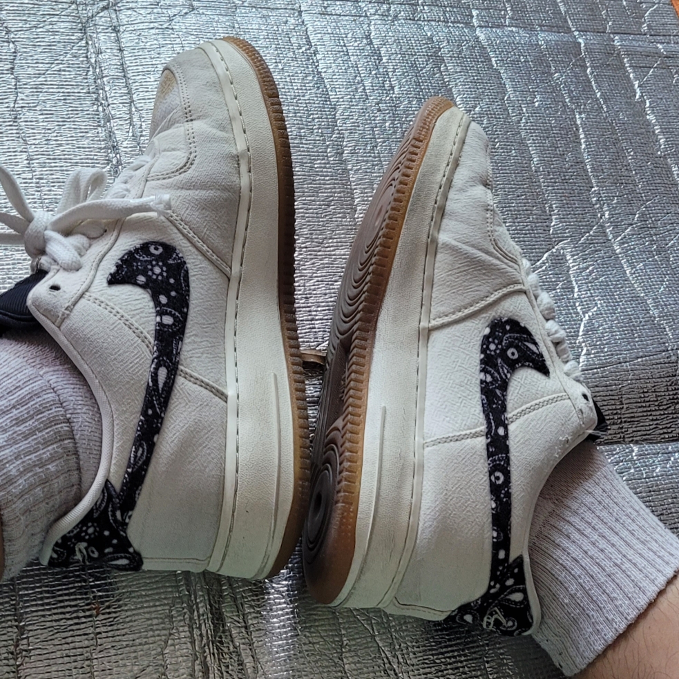 Nike Air Force 1 '07 LV8 Paisley Swoosh 착용 스타일 - 2