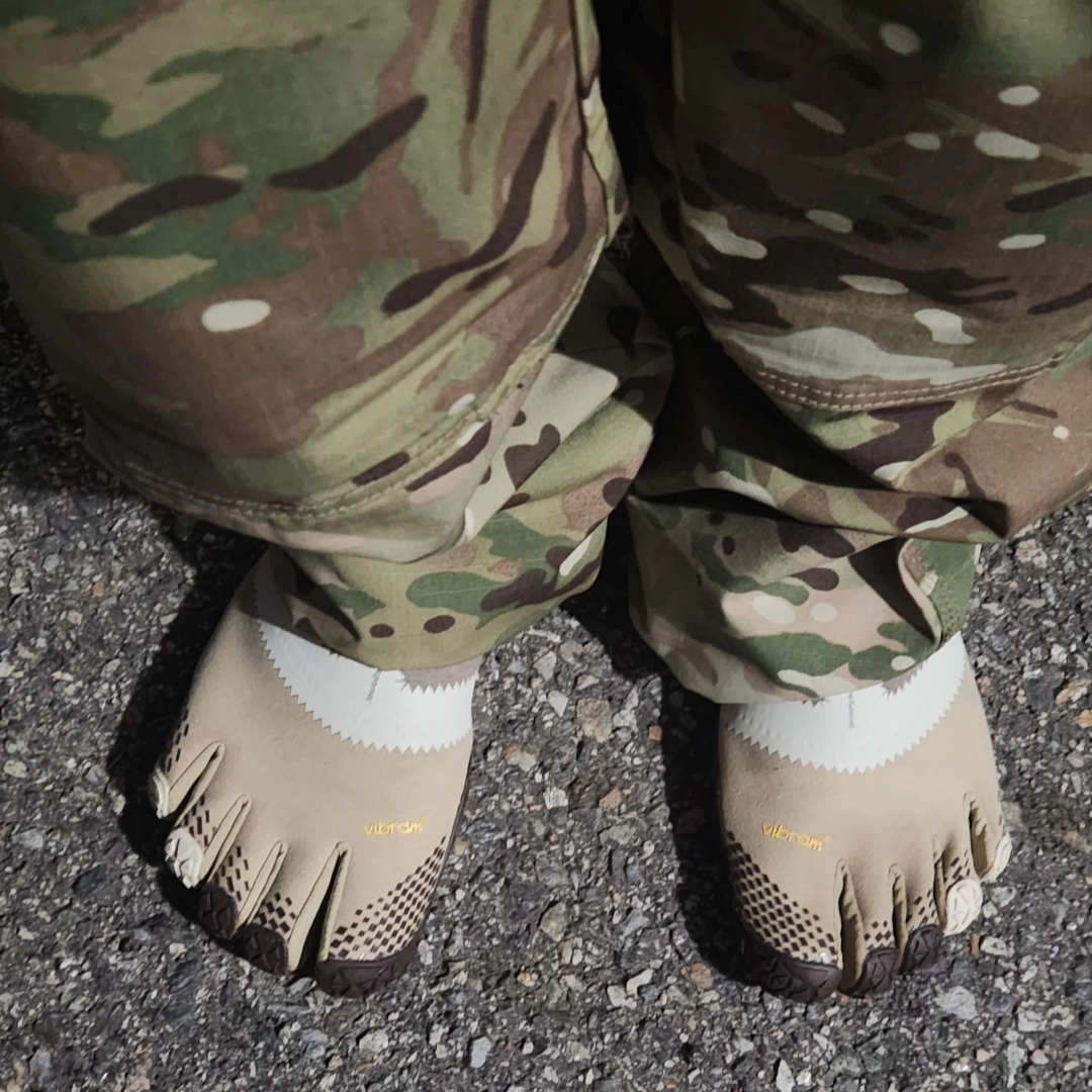 Y-3 Pureboost White Black, Adidas Yeezy Foam RNNR Sand 착용 스타일 - 1