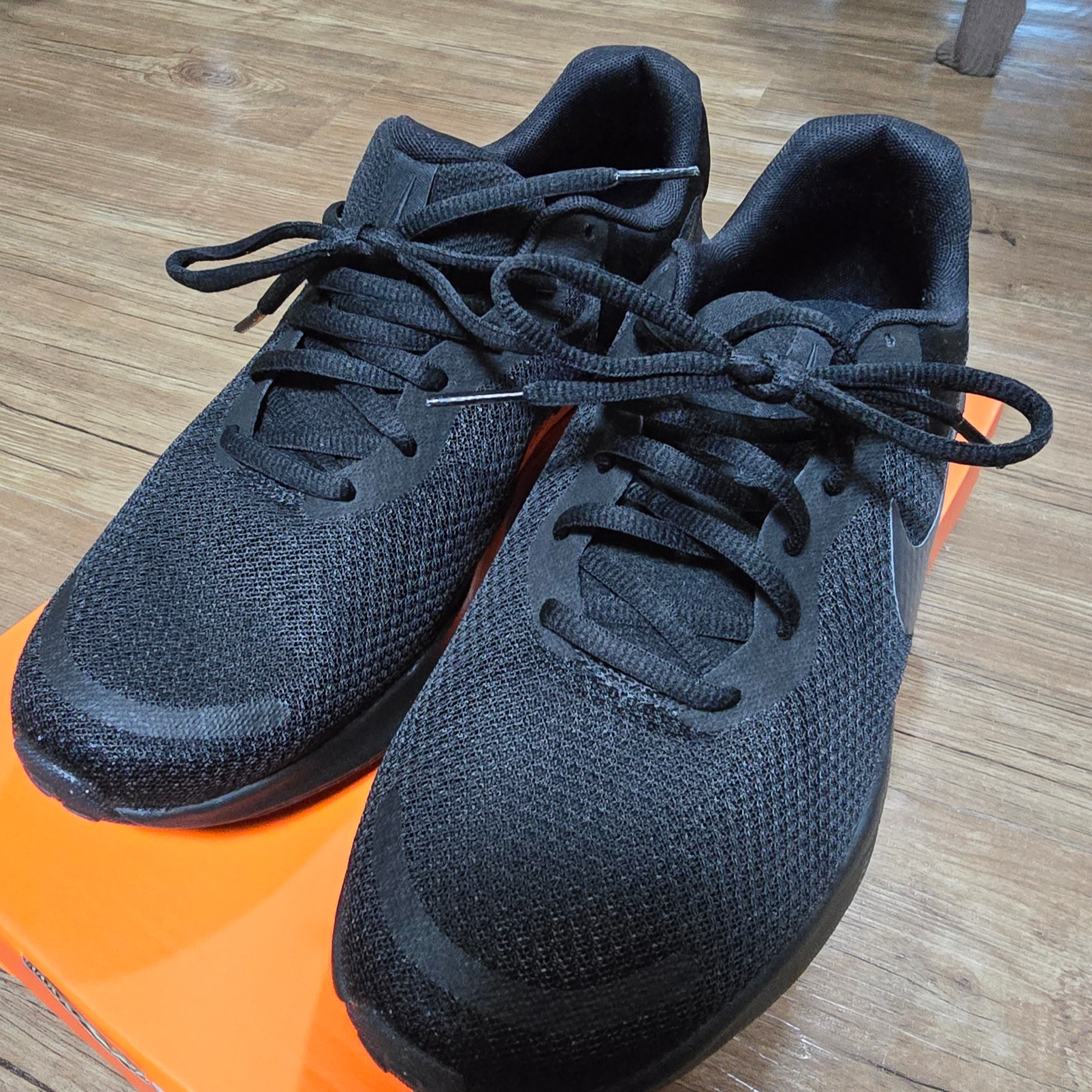 Nike Revolution 7 Black Off Noir 착용 스타일 - 4