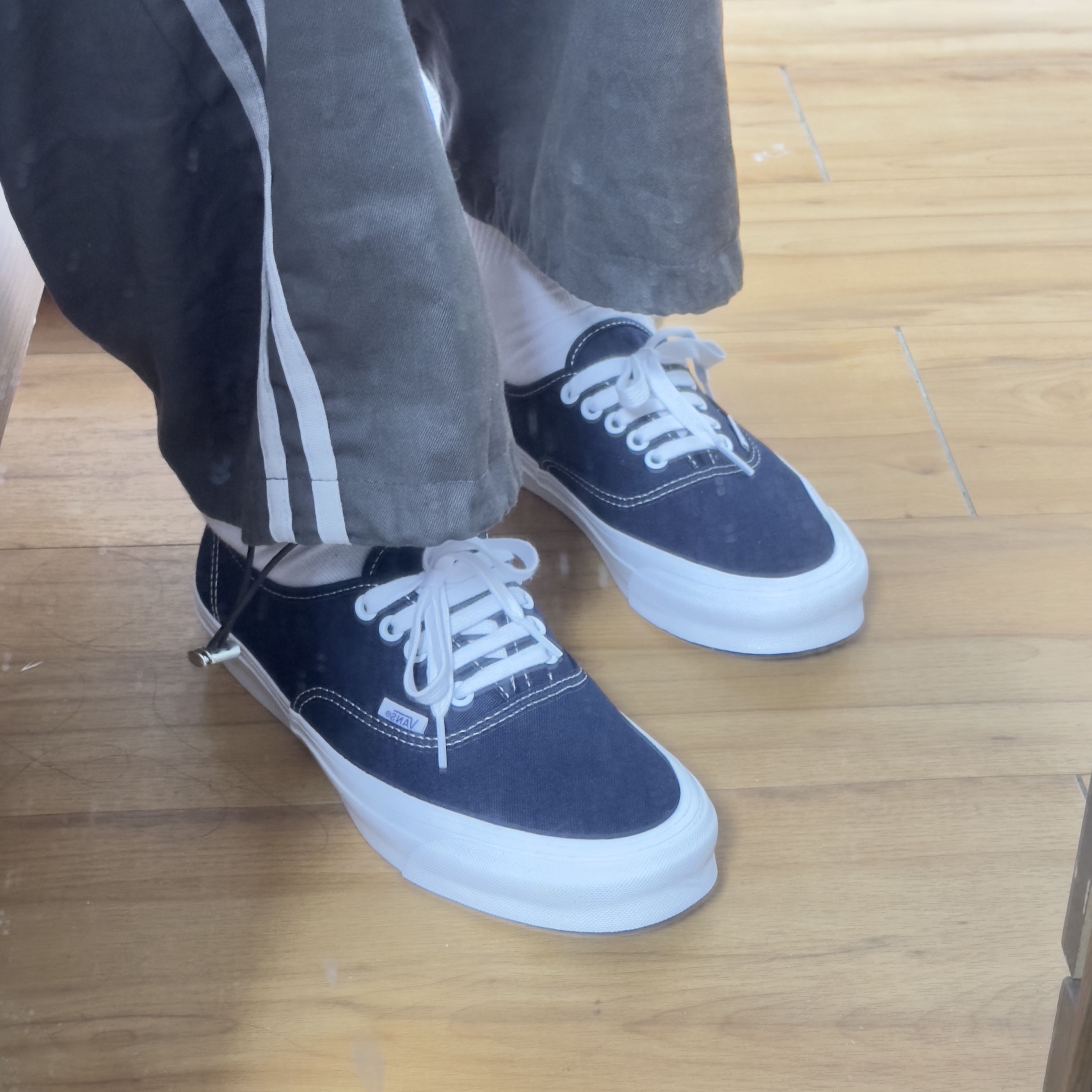 Vans Vault OG Authentic LX Navy 착용 스타일 - 2