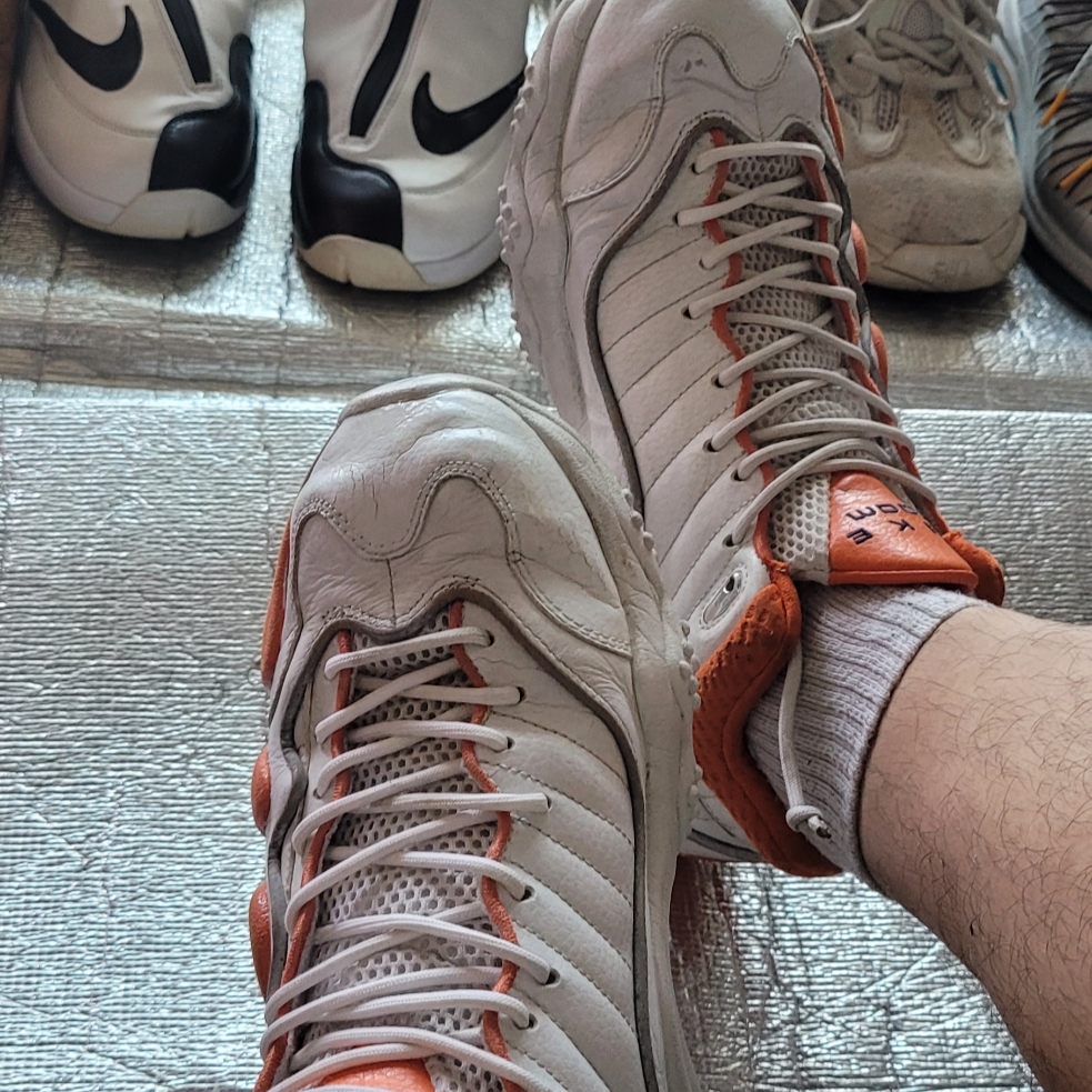 Nike Zoom Uptempo V Premium White Black Gold 착용 스타일 - 4