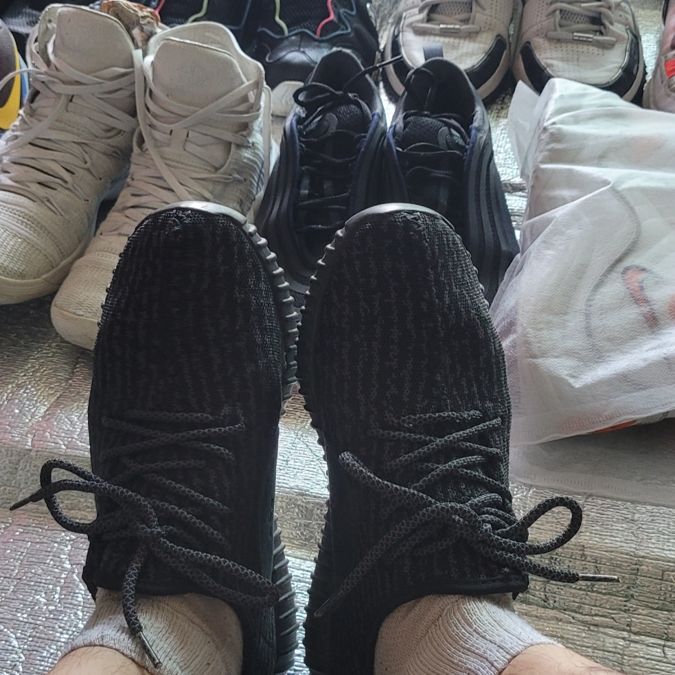 Adidas Yeezy Boost 350 Pirate Black 2015 착용 스타일 - 2