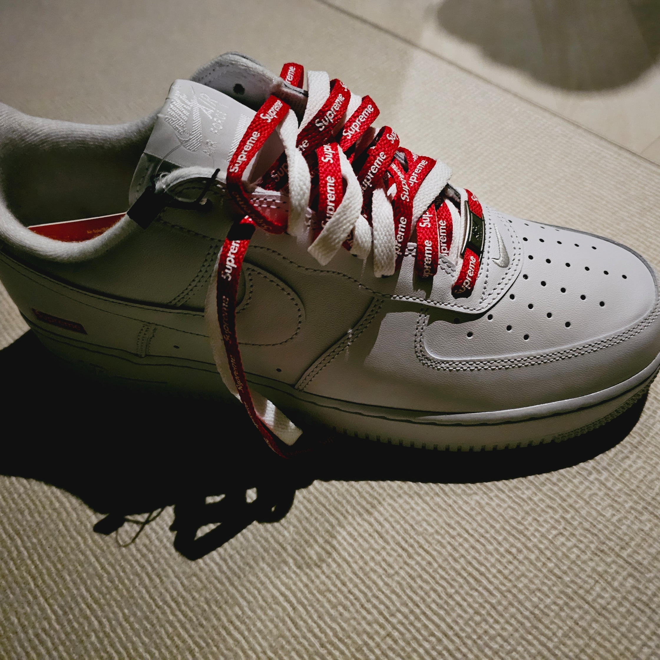 Nike x Supreme Air Force 1 Low White 착용 스타일 - 1