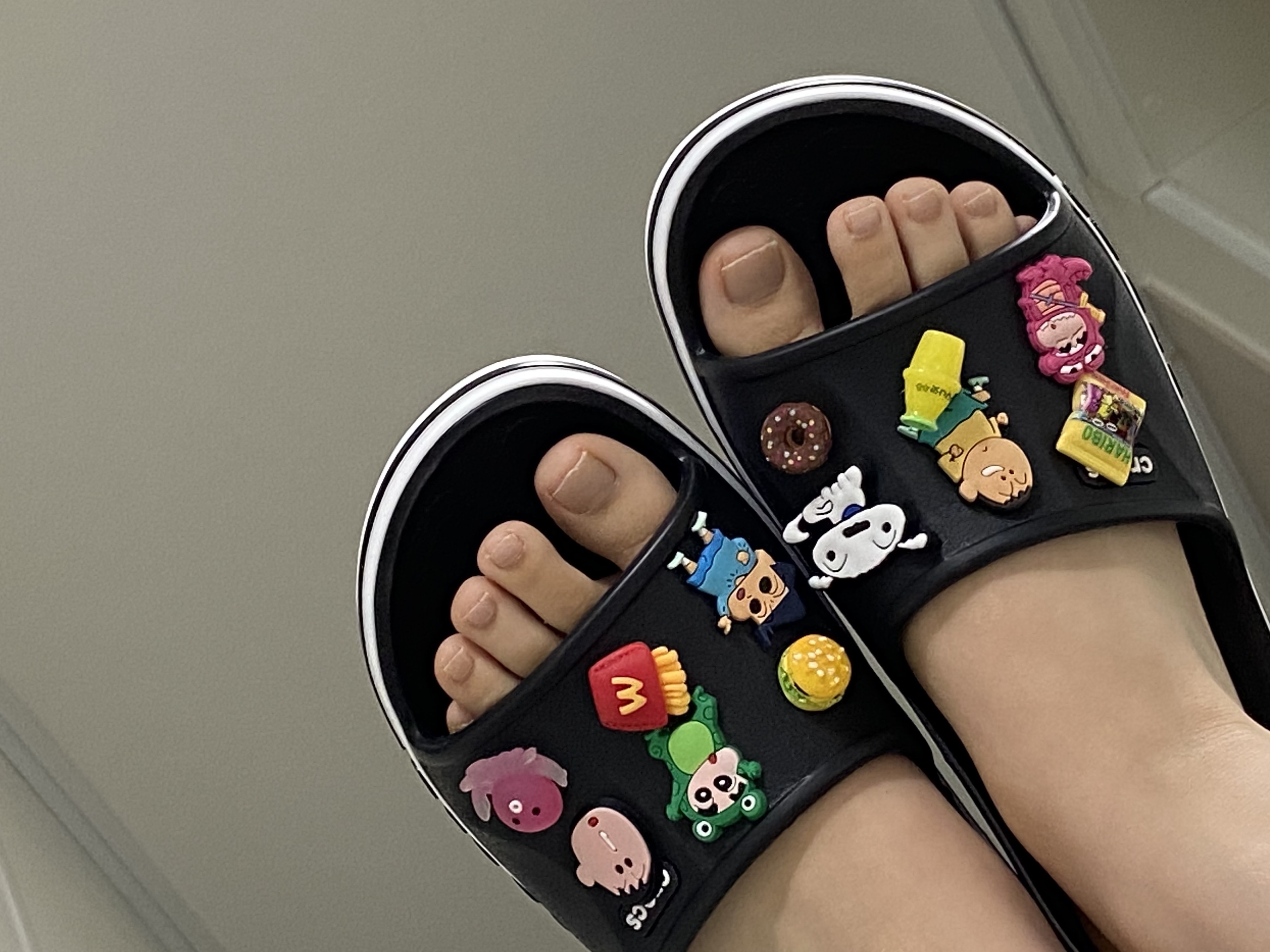Crocs Bayaband Slide Black White 착용 스타일