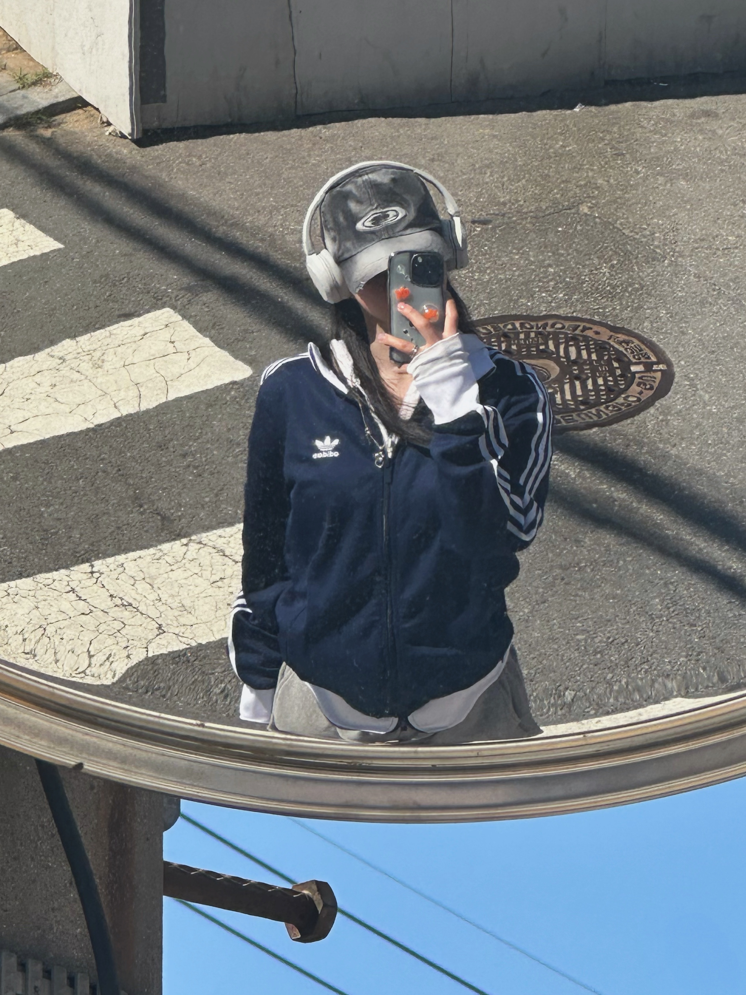 Adidas Adicolor Classic Beckenbauer Track Top Night Indigo - KR Sizing, Sony WH-CH520 Beige (Sony Korea Ver.) 착용 스타일