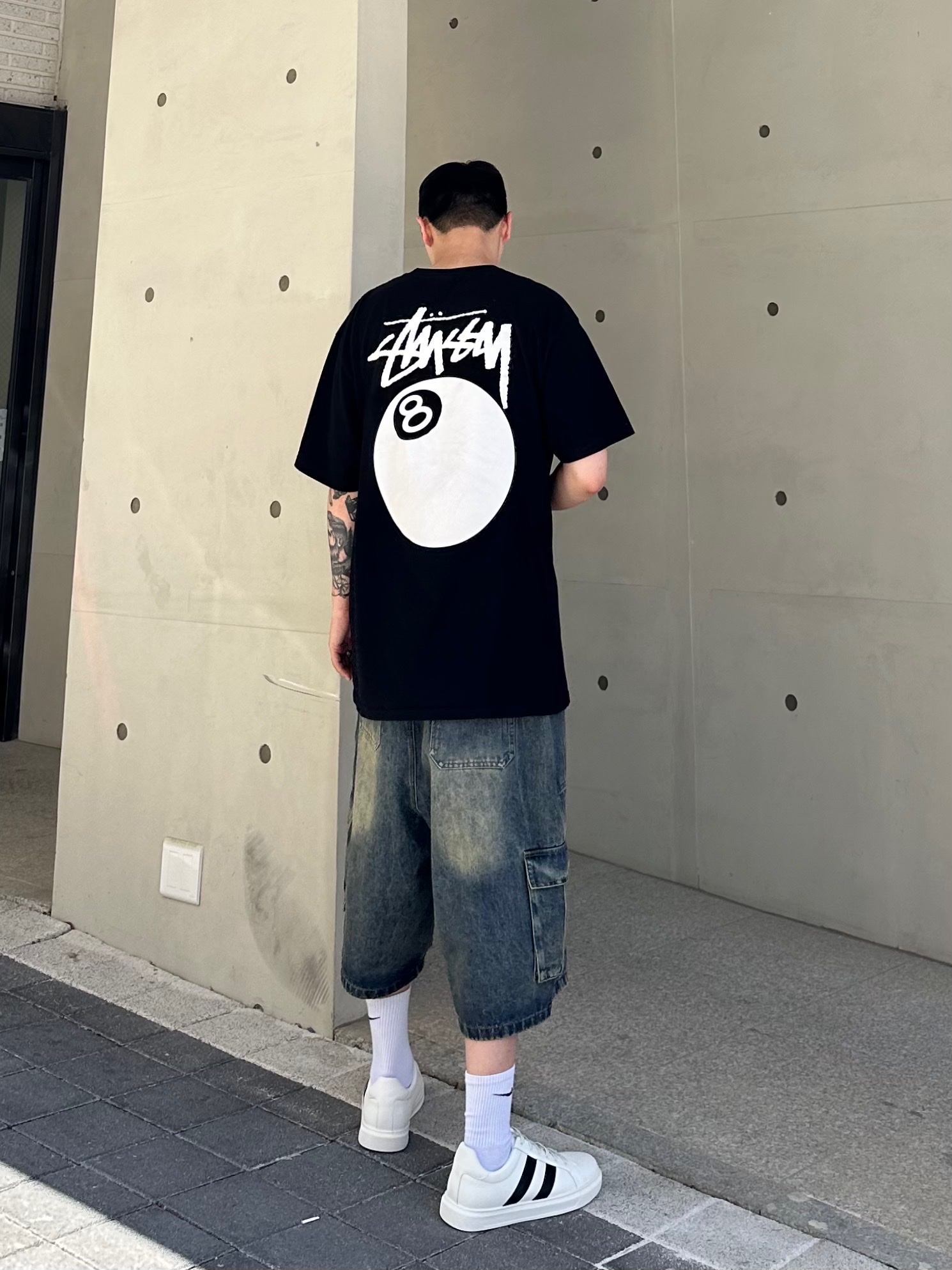 Stussy 8 Ball Pigment Dyed T-Shirt Black 착용 스타일 - 3