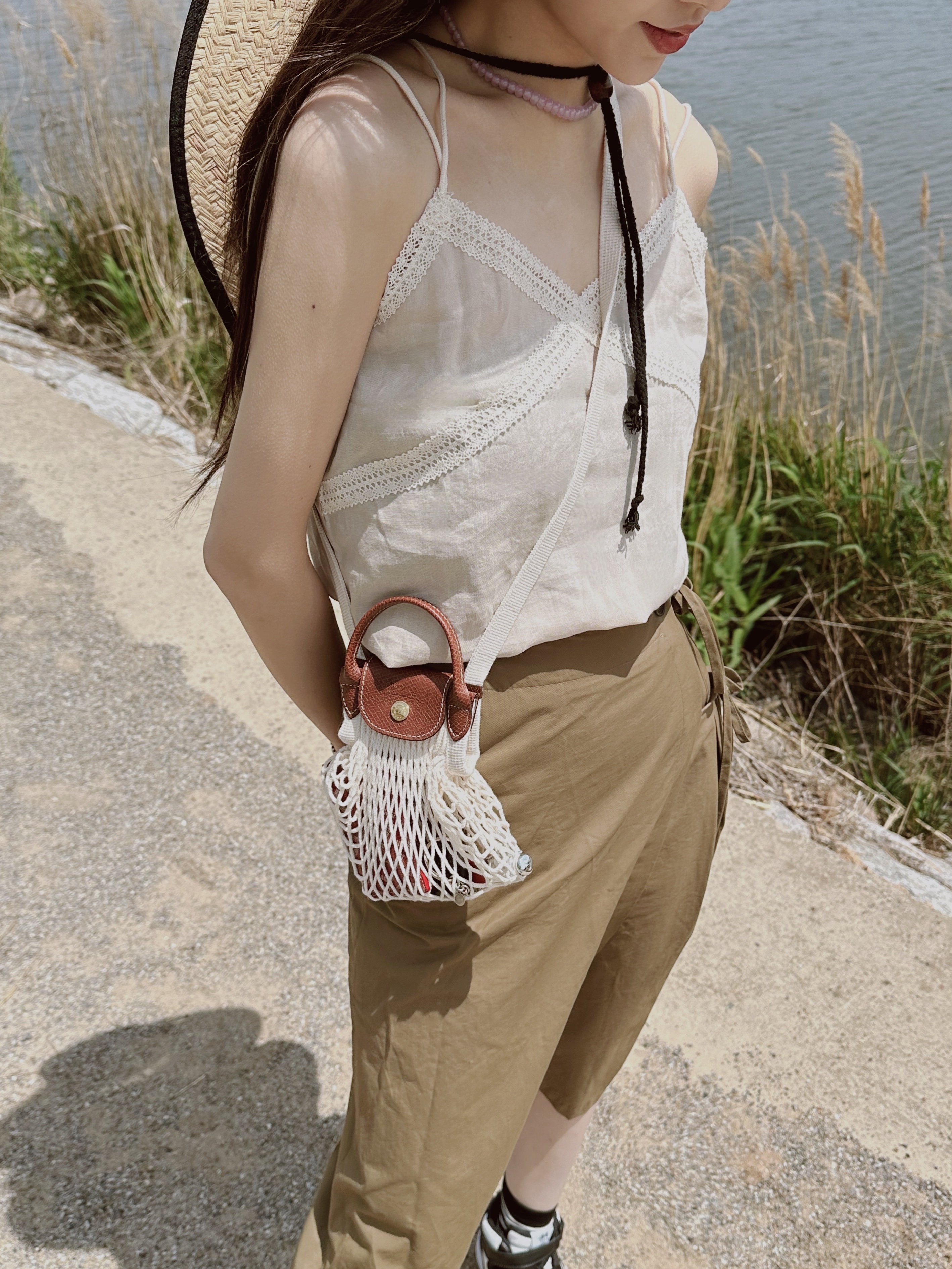 Longchamp Le Pliage Filet Crossbody Bag XS Ecru, Nike x Stussy Air Force 1 '07 Mid SP Black and Light Bone 착용 스타일 - 2
