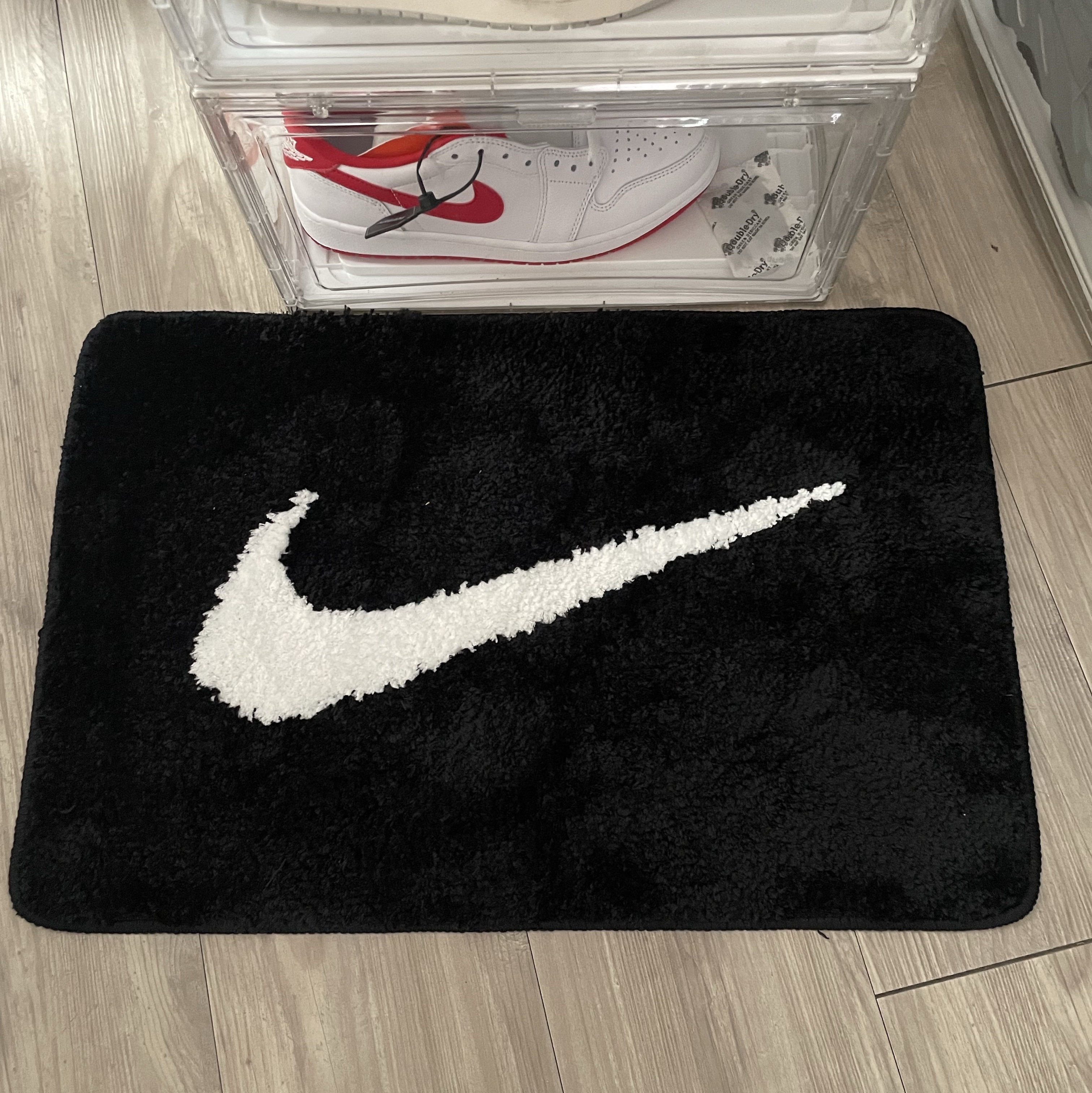 Nike Swoosh Rug Black White 착용 스타일 - 2