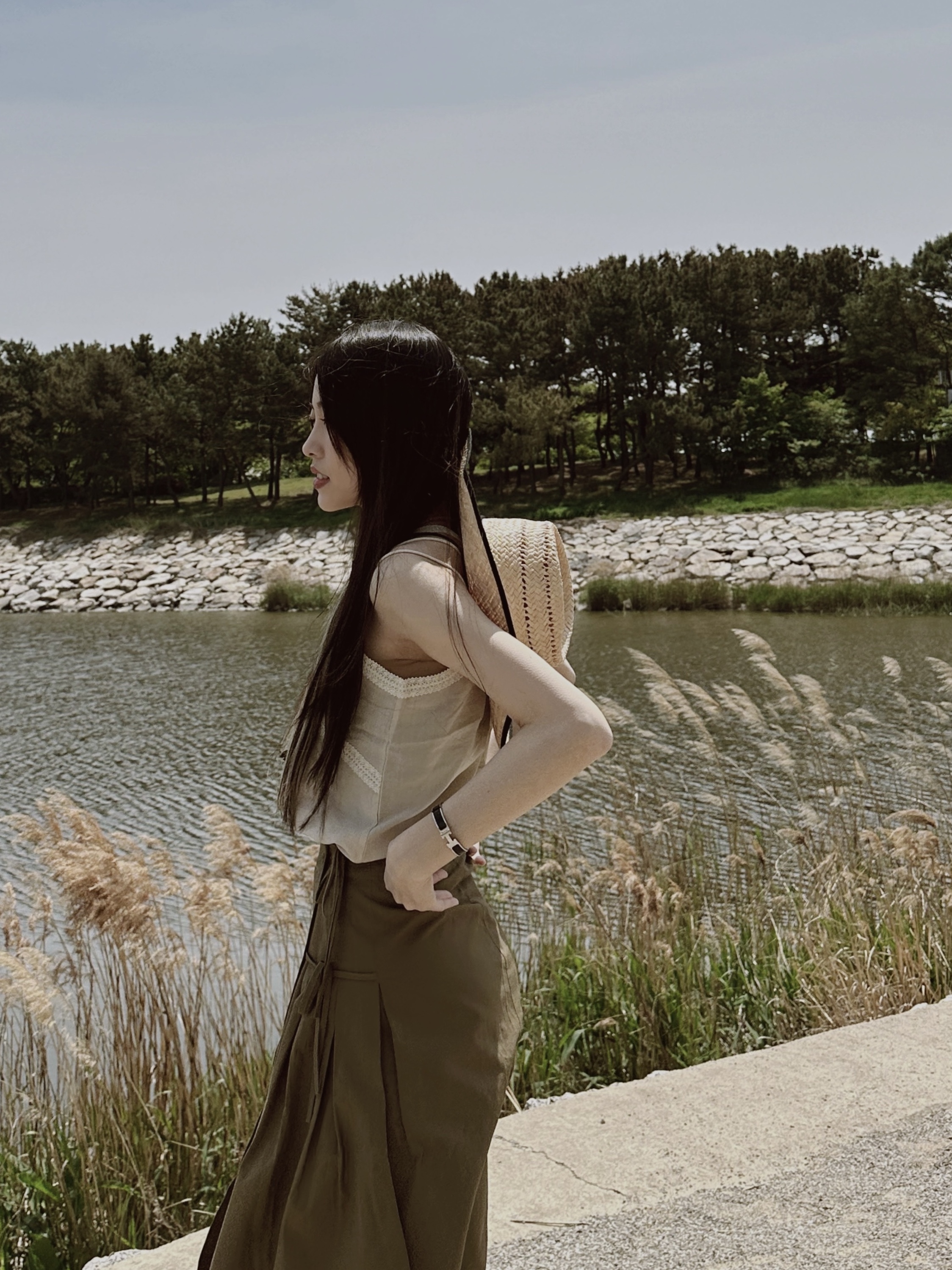 Longchamp Le Pliage Filet Crossbody Bag XS Ecru, Nike x Stussy Air Force 1 '07 Mid SP Black and Light Bone 착용 스타일 - 4
