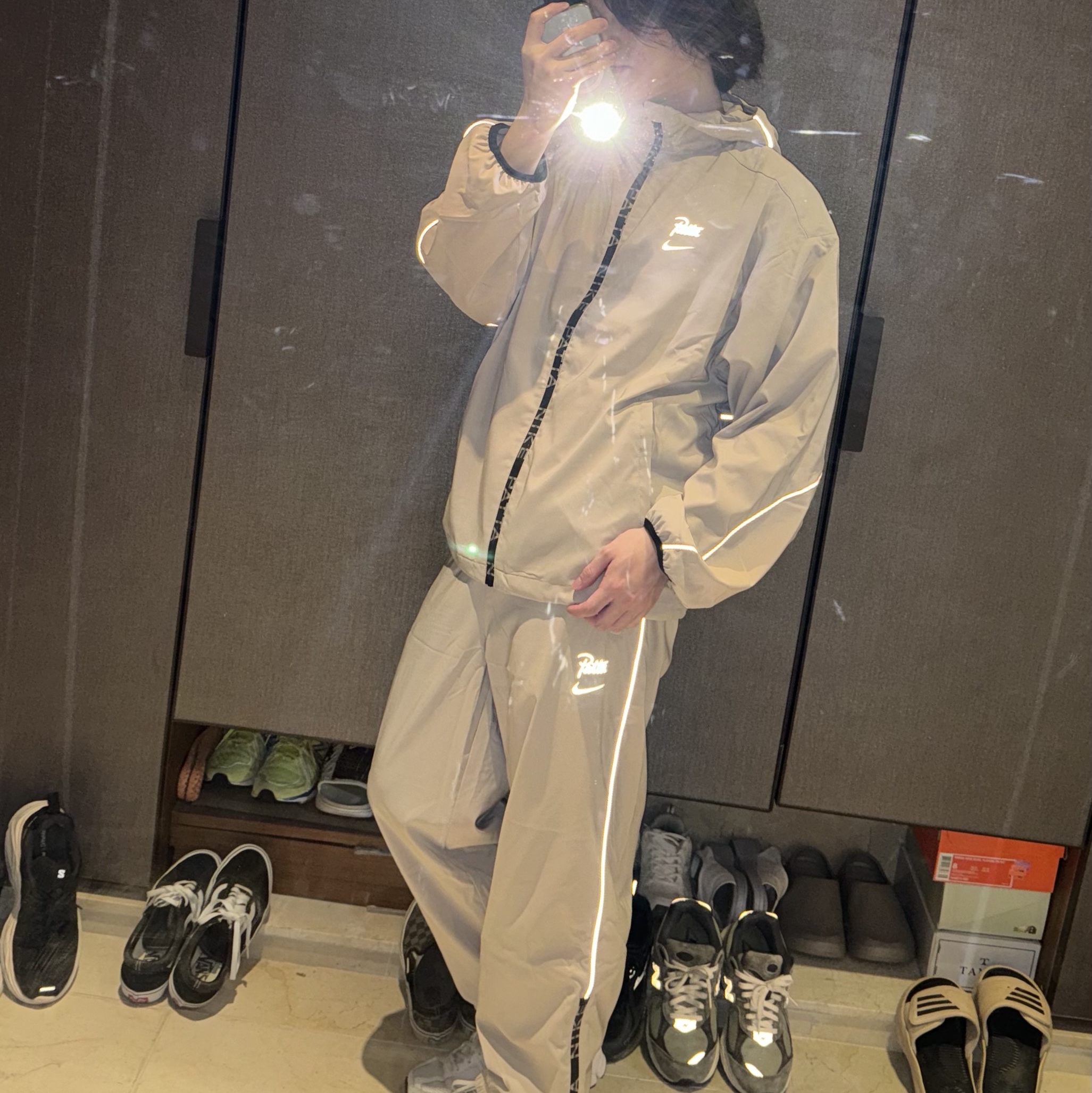 Nike x Patta Full-Zip Jacket Sanddrift - Asia, Nike x Patta Pants Sanddrift - Asia 착용 스타일 - 3