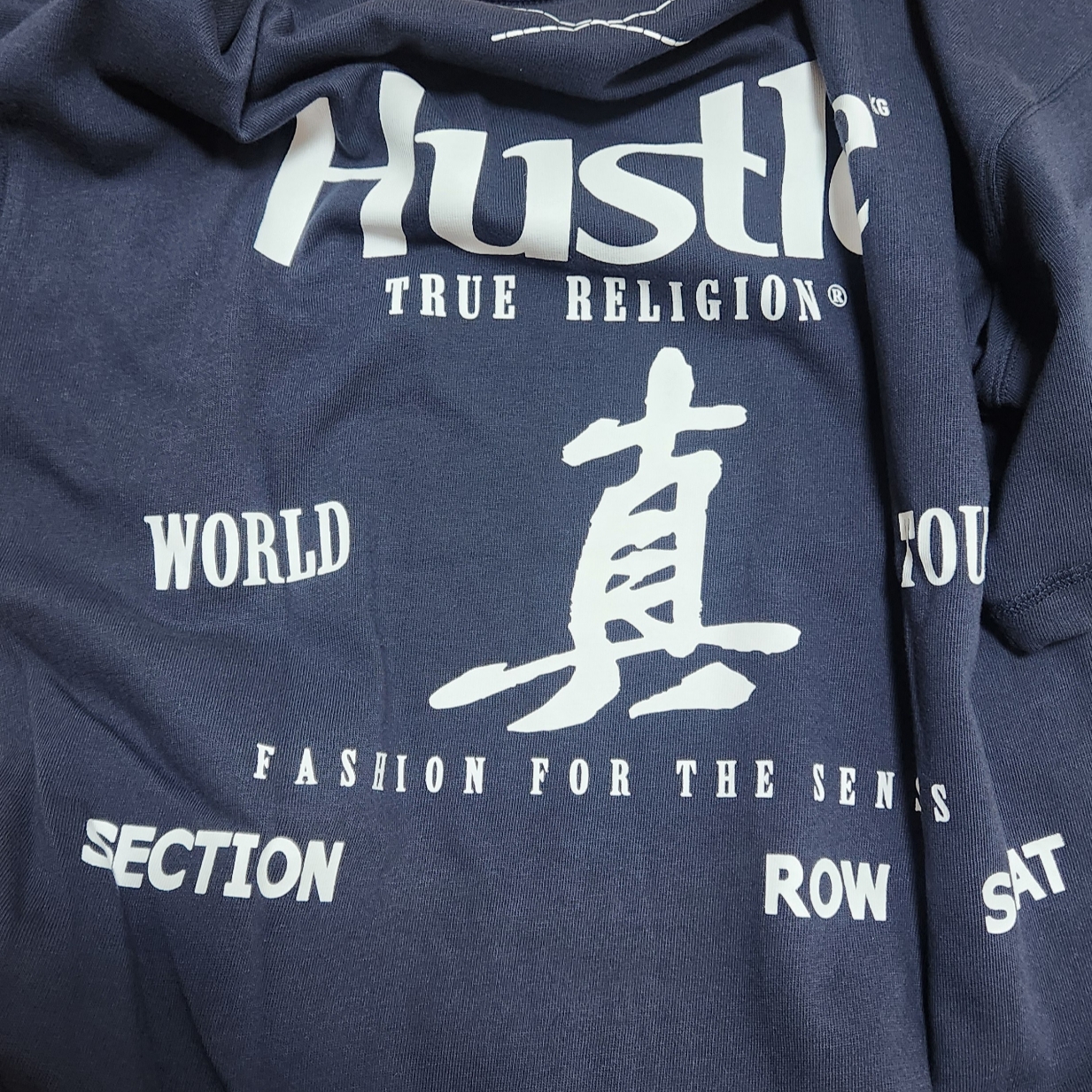 True Religion Hustle T-Shirt Navy 착용 스타일 - 3